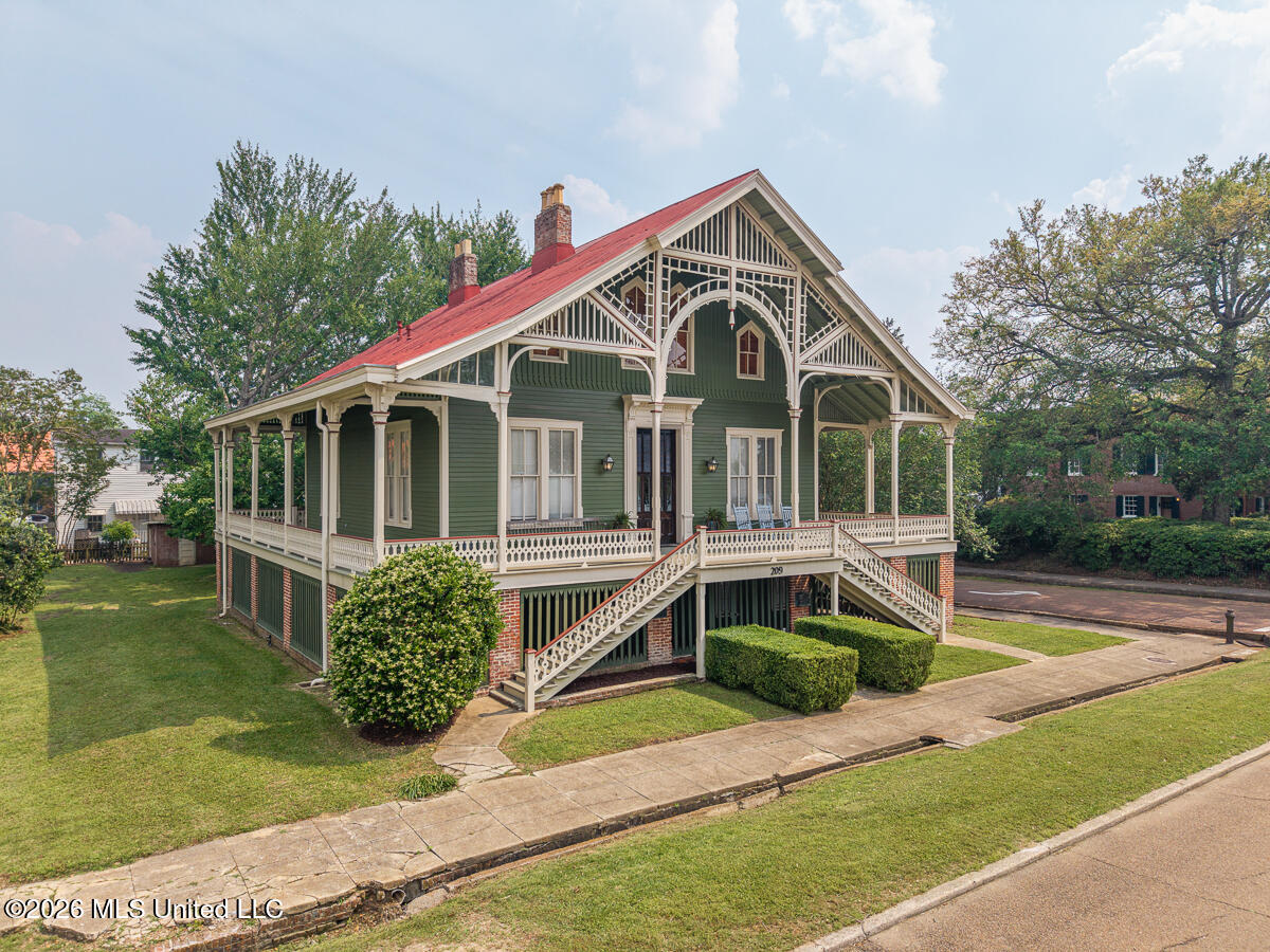 209 S Broadway Street Property Photo 2