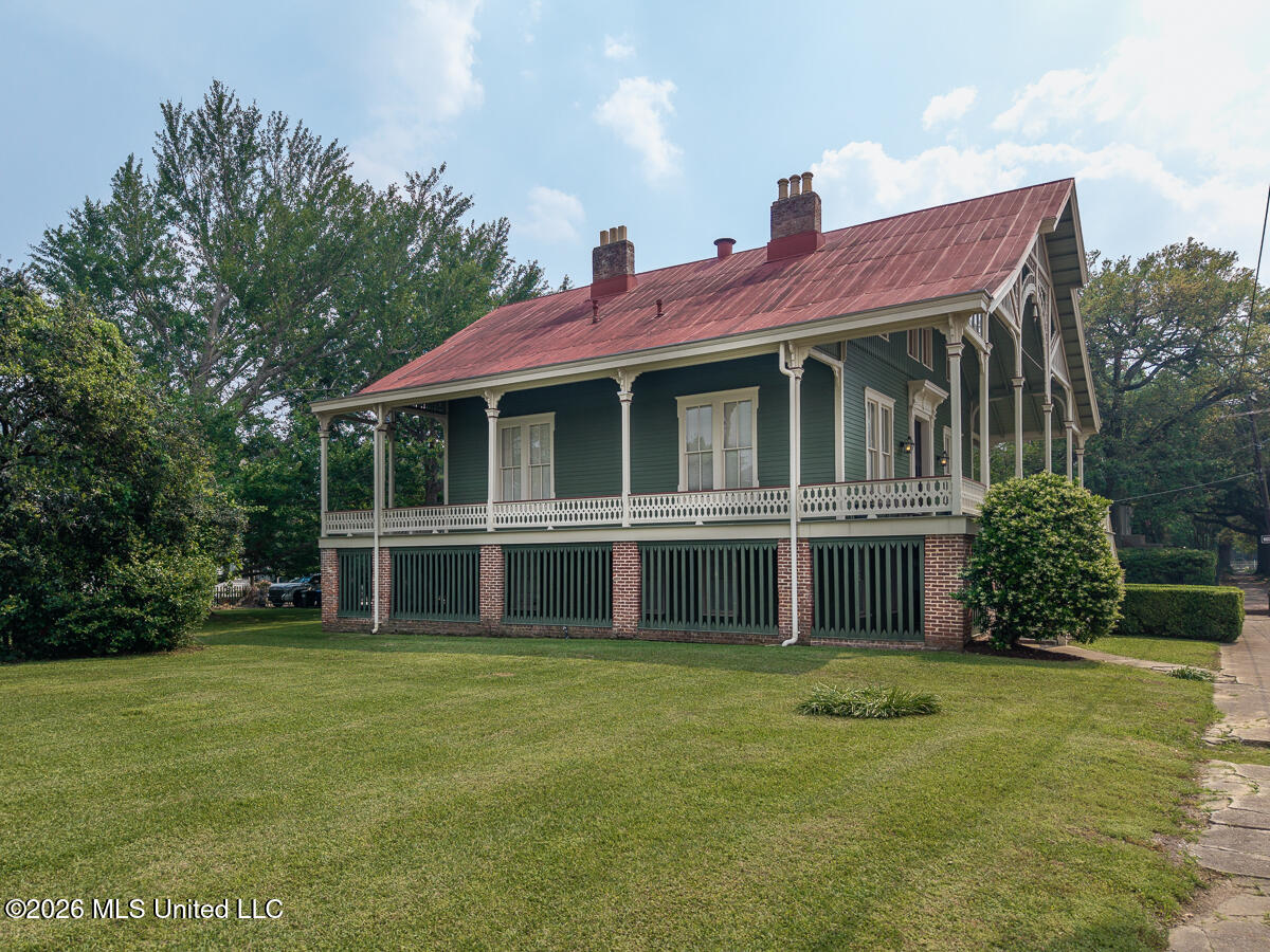 209 S Broadway Street Property Photo 6