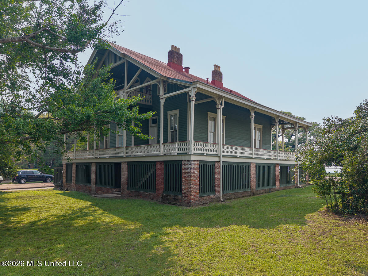 209 S Broadway Street Property Photo 7