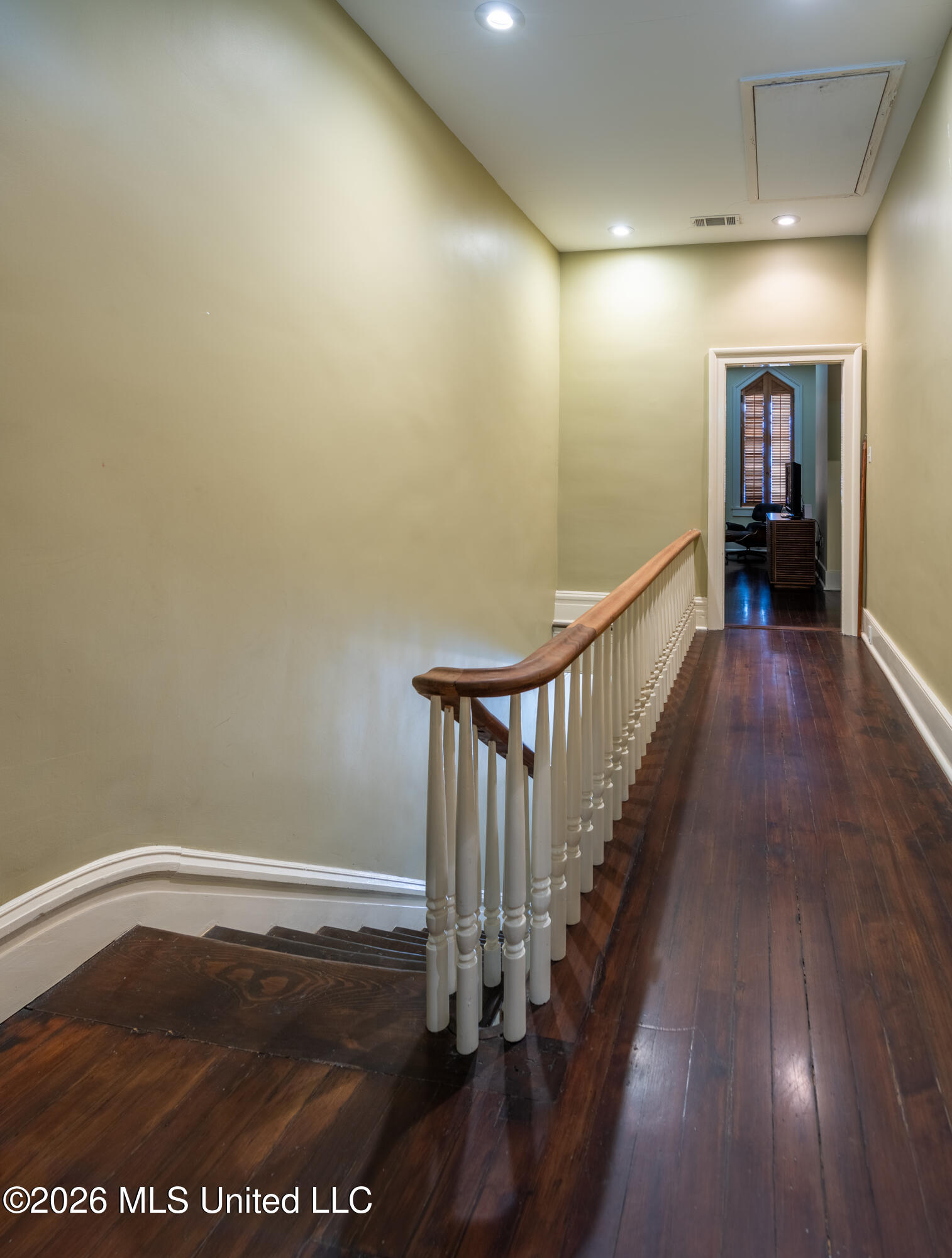 209 S Broadway Street Property Photo 42