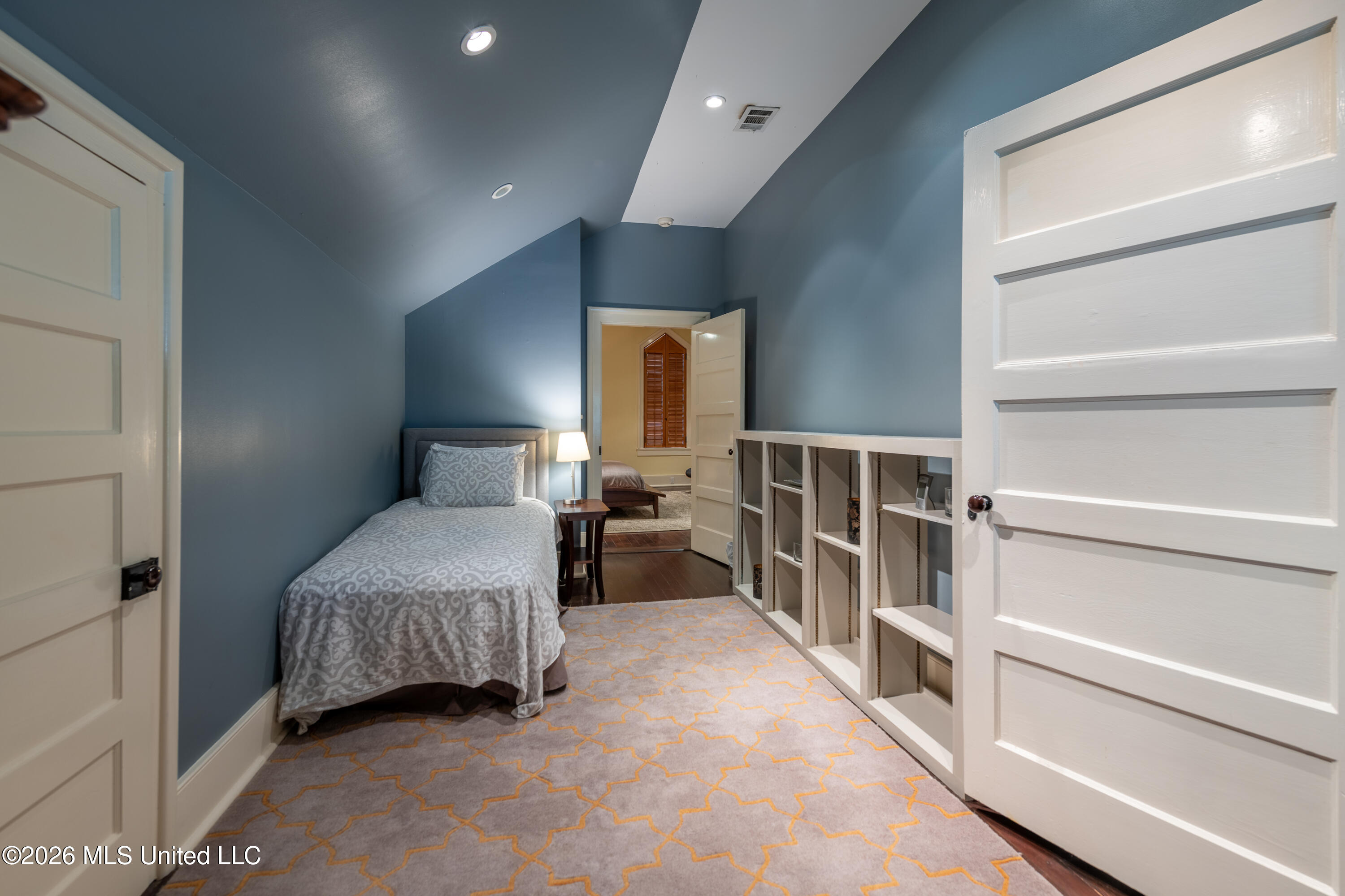 209 S Broadway Street Property Photo 43