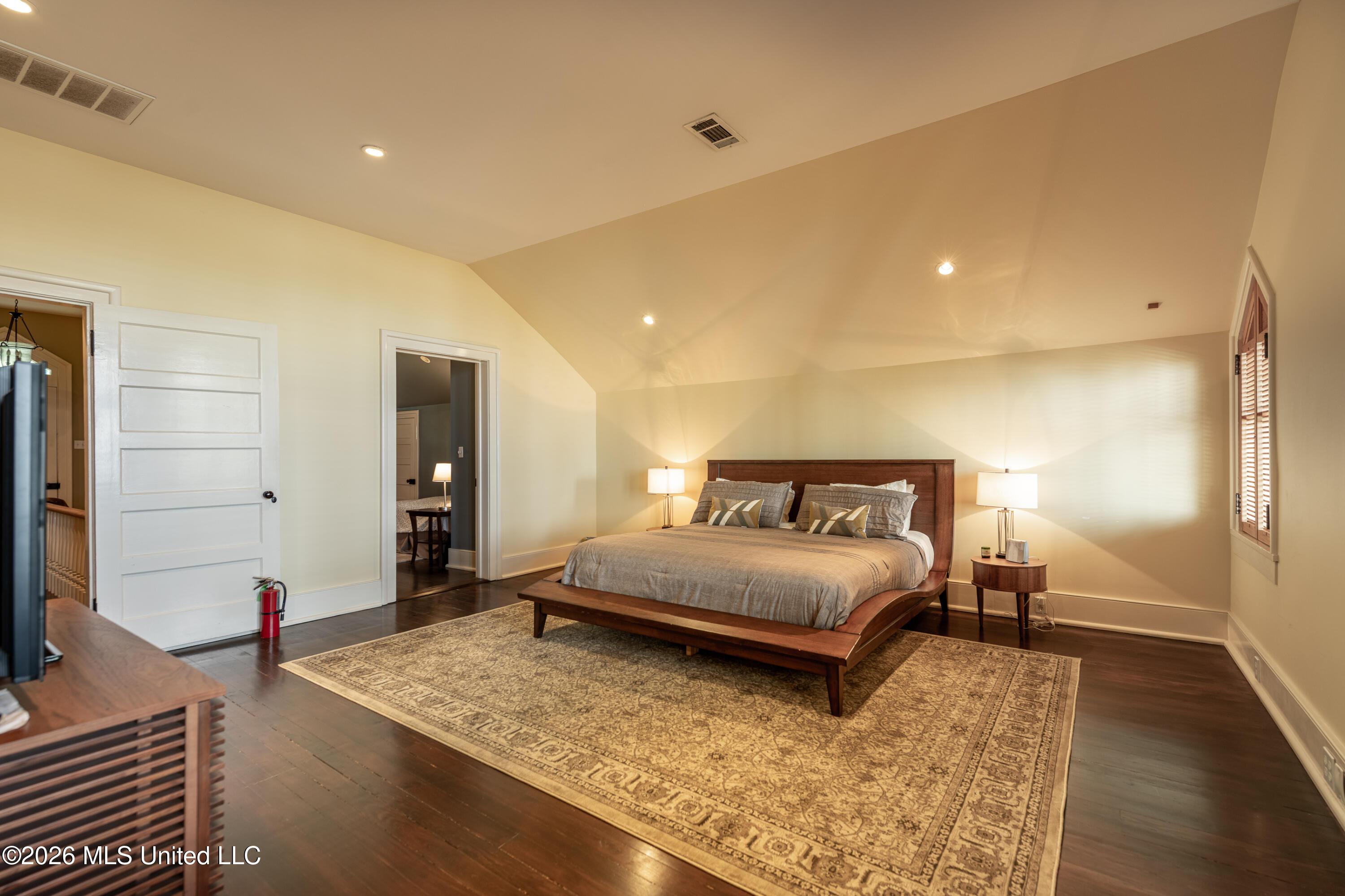 209 S Broadway Street Property Photo 45