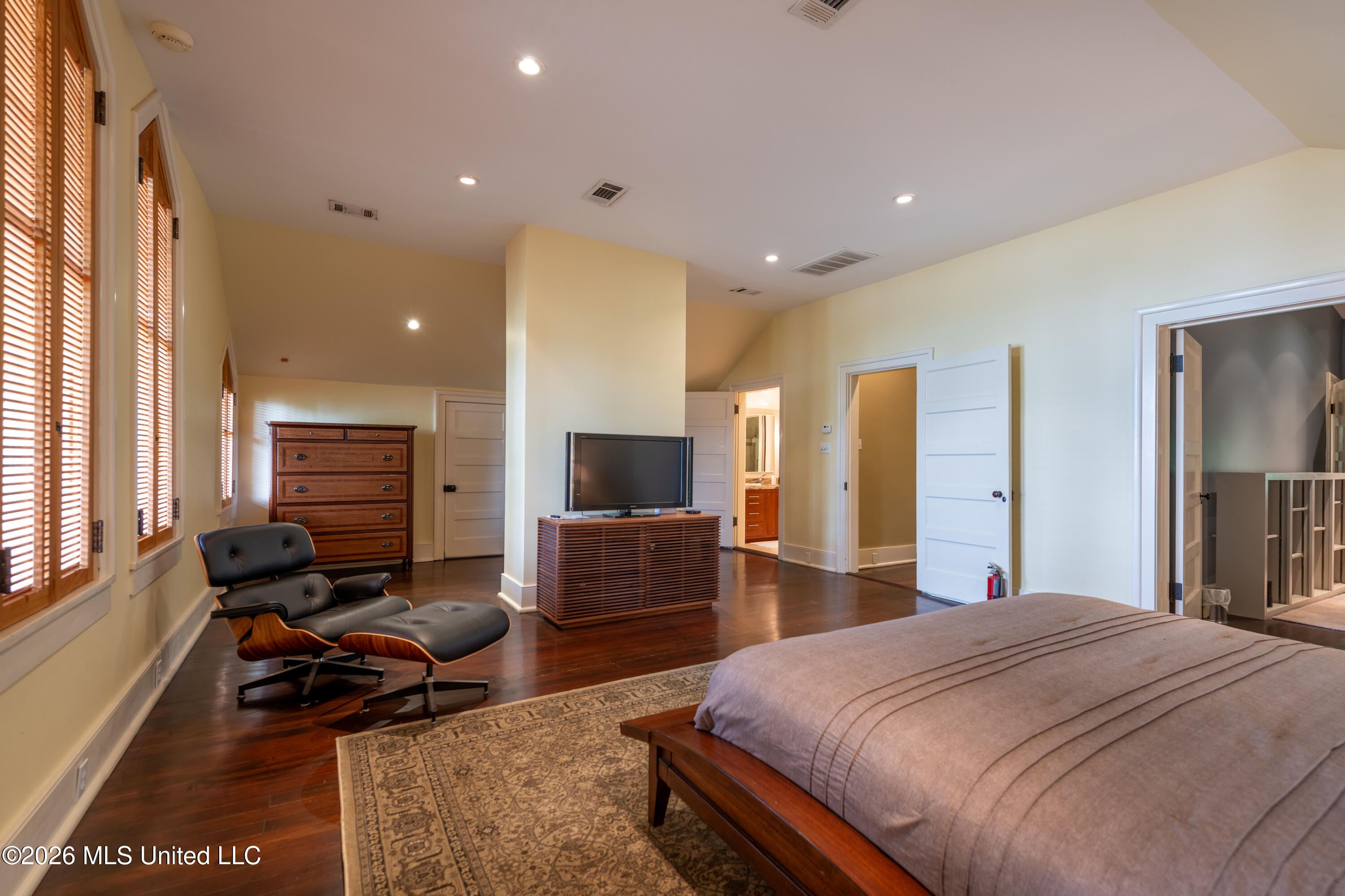 209 S Broadway Street Property Photo 46