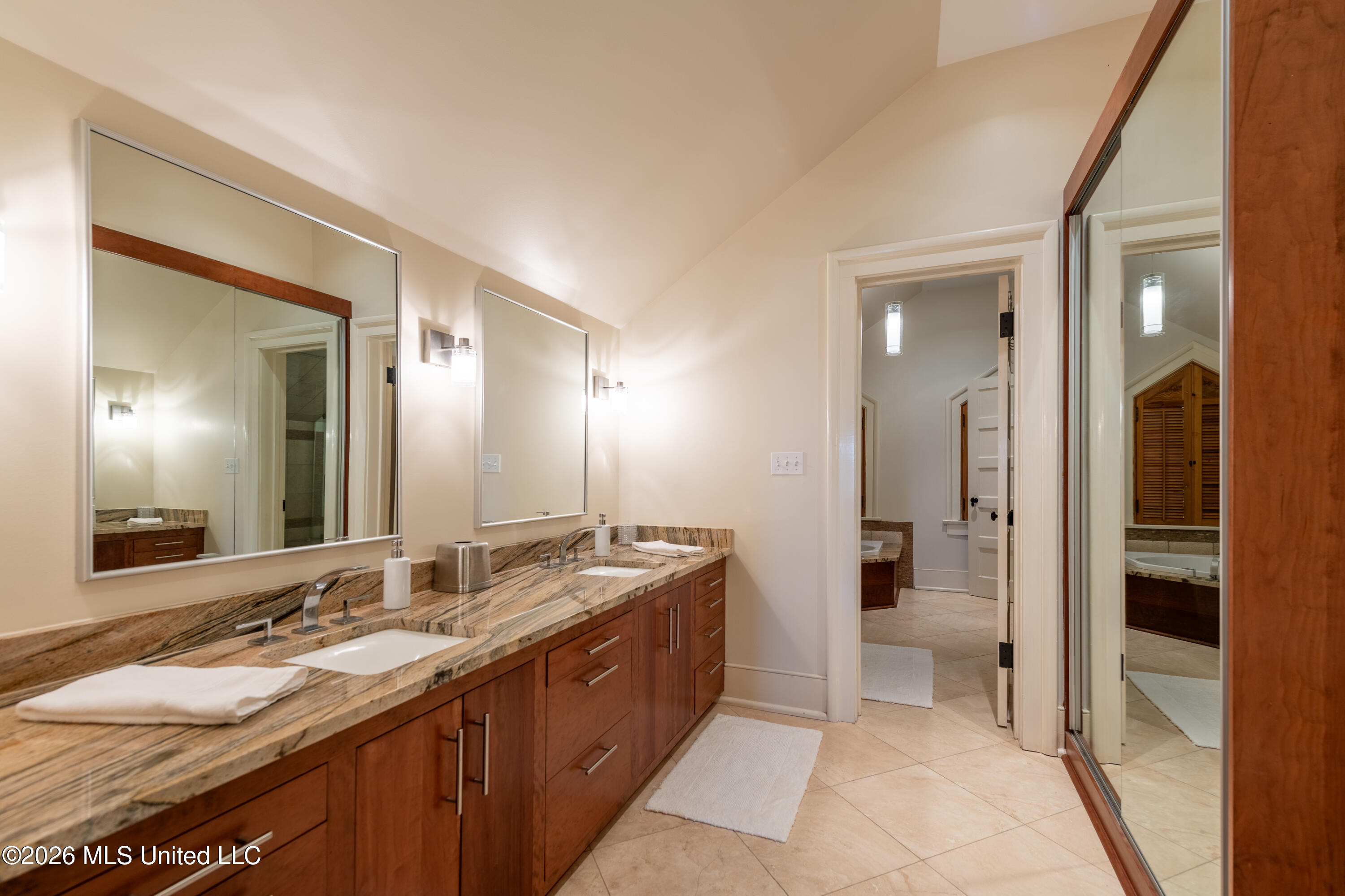 209 S Broadway Street Property Photo 48
