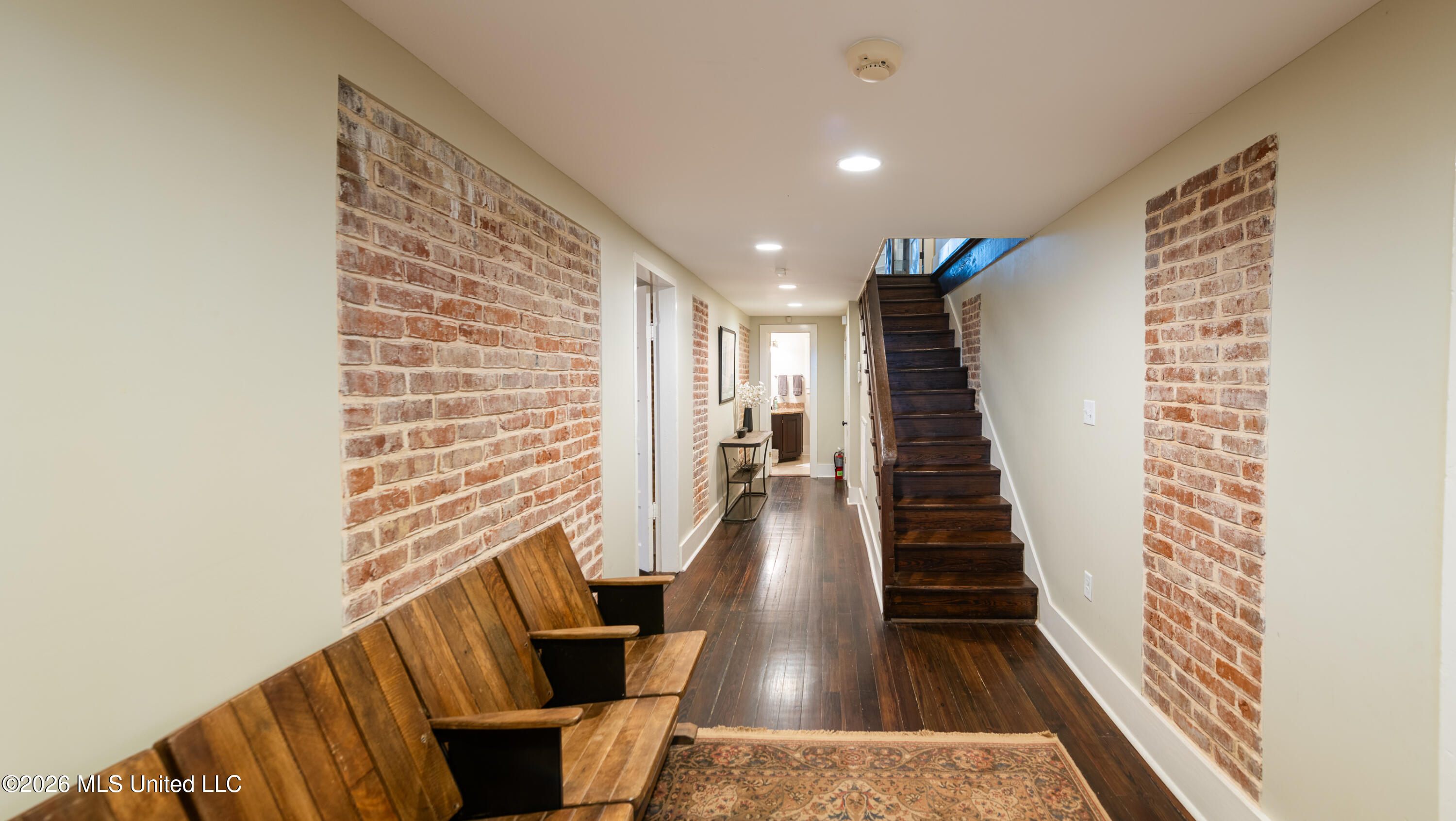 209 S Broadway Street Property Photo 51