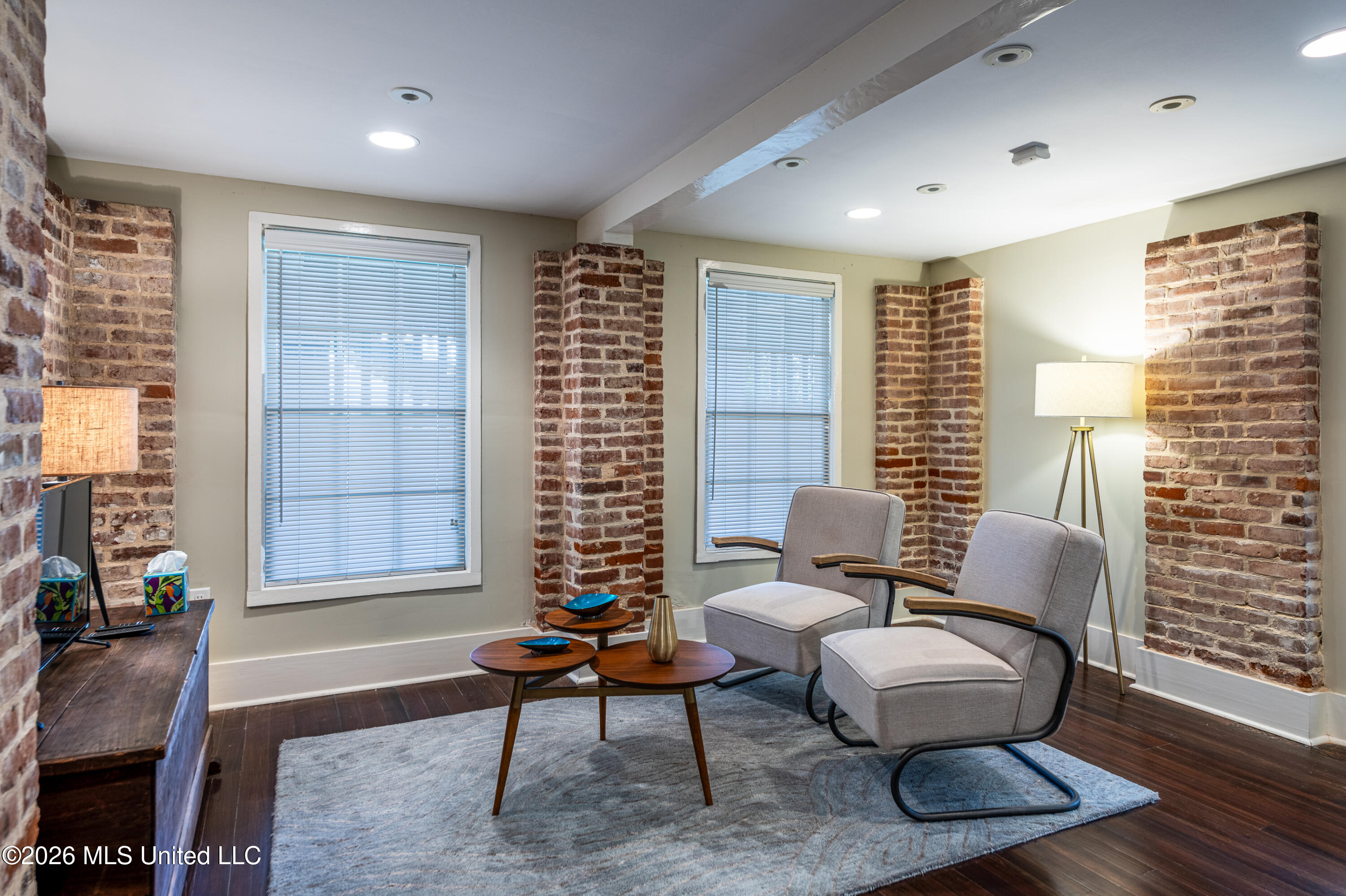 209 S Broadway Street Property Photo 57