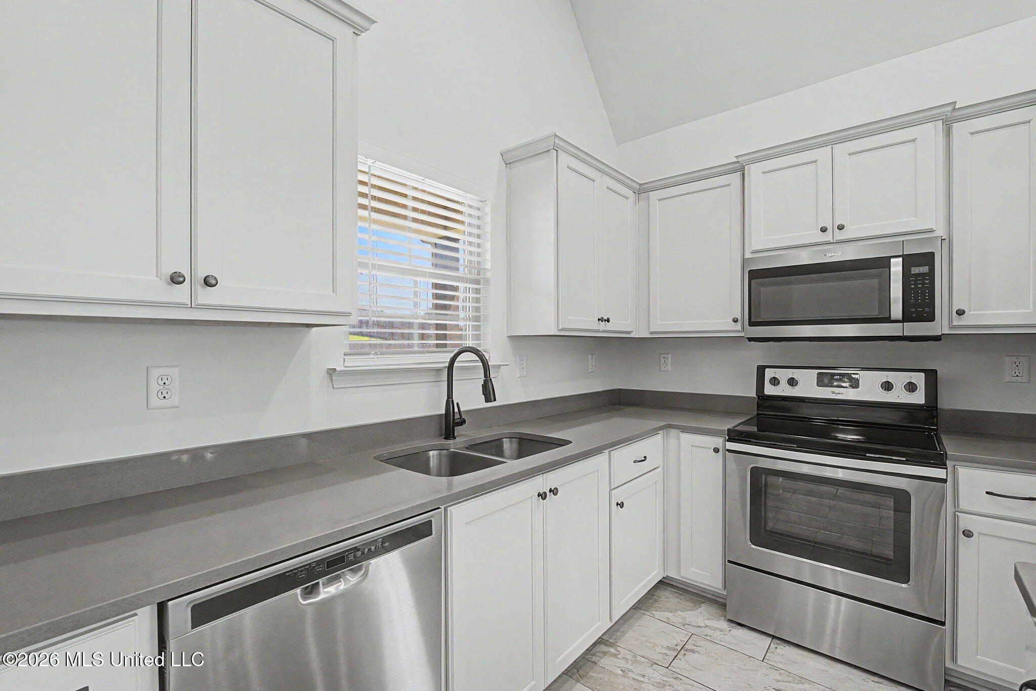 2586 Molly Lane Property Photo 8