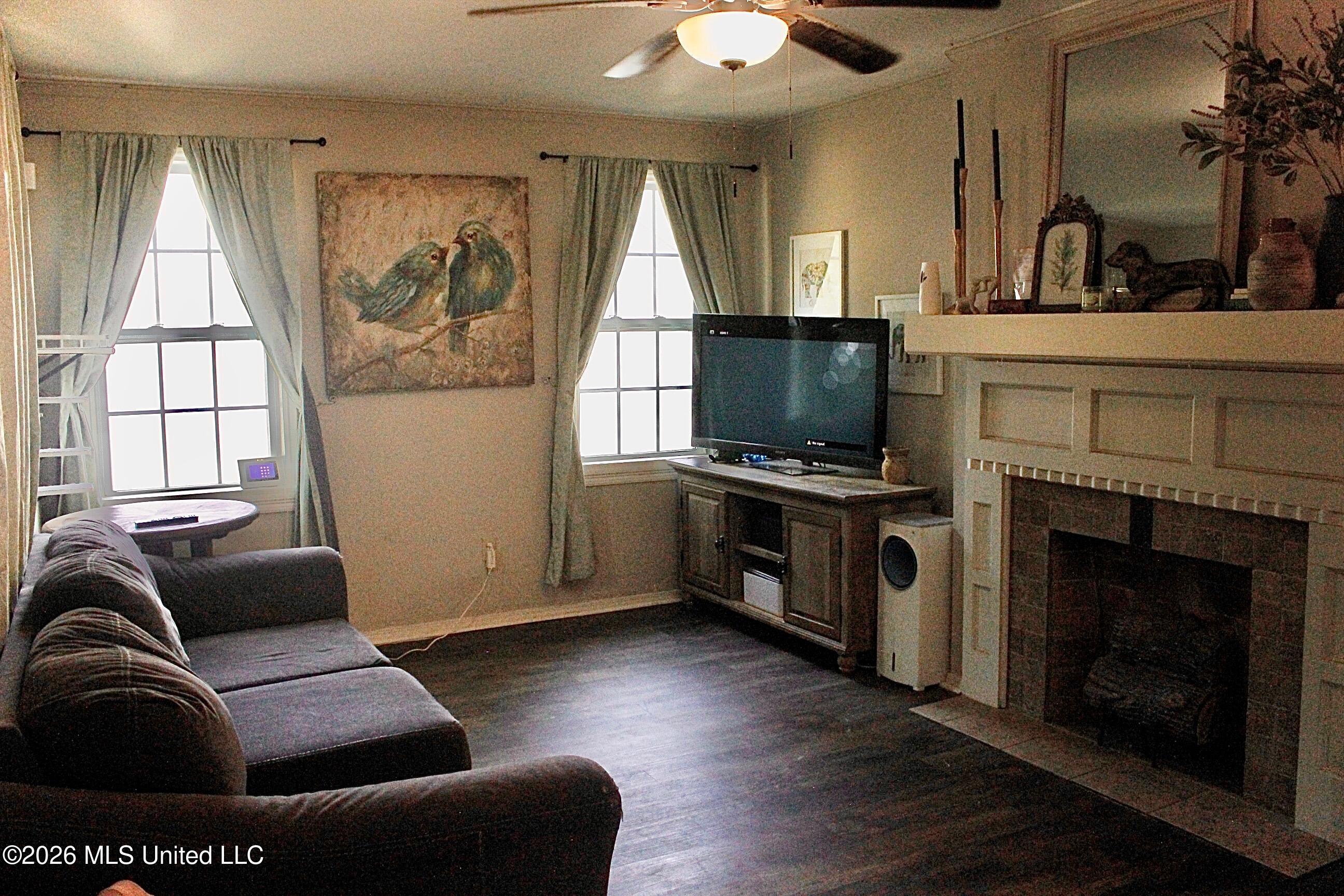 4822 Maplewood Drive Property Photo 2