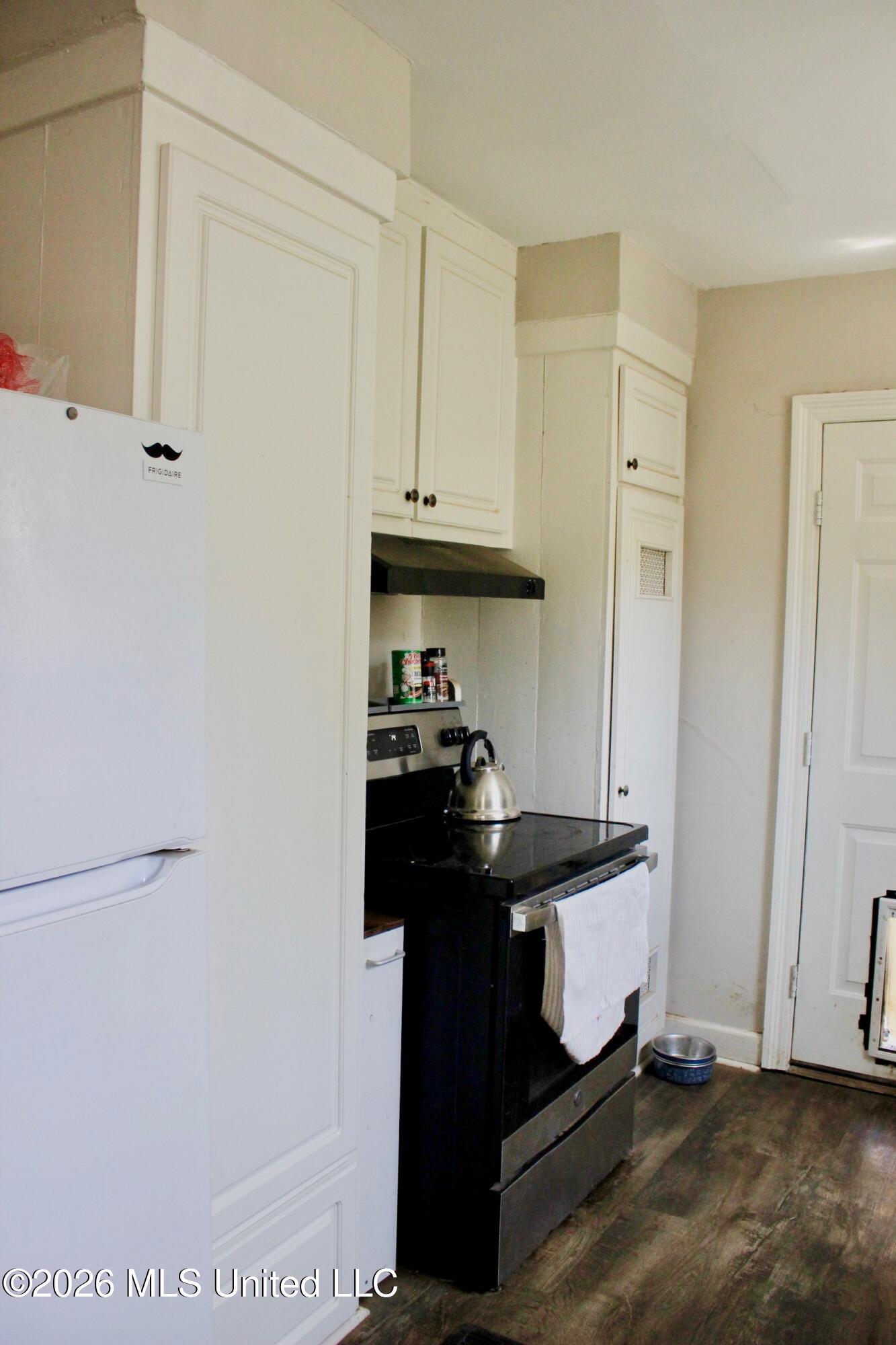 4822 Maplewood Drive Property Photo 7
