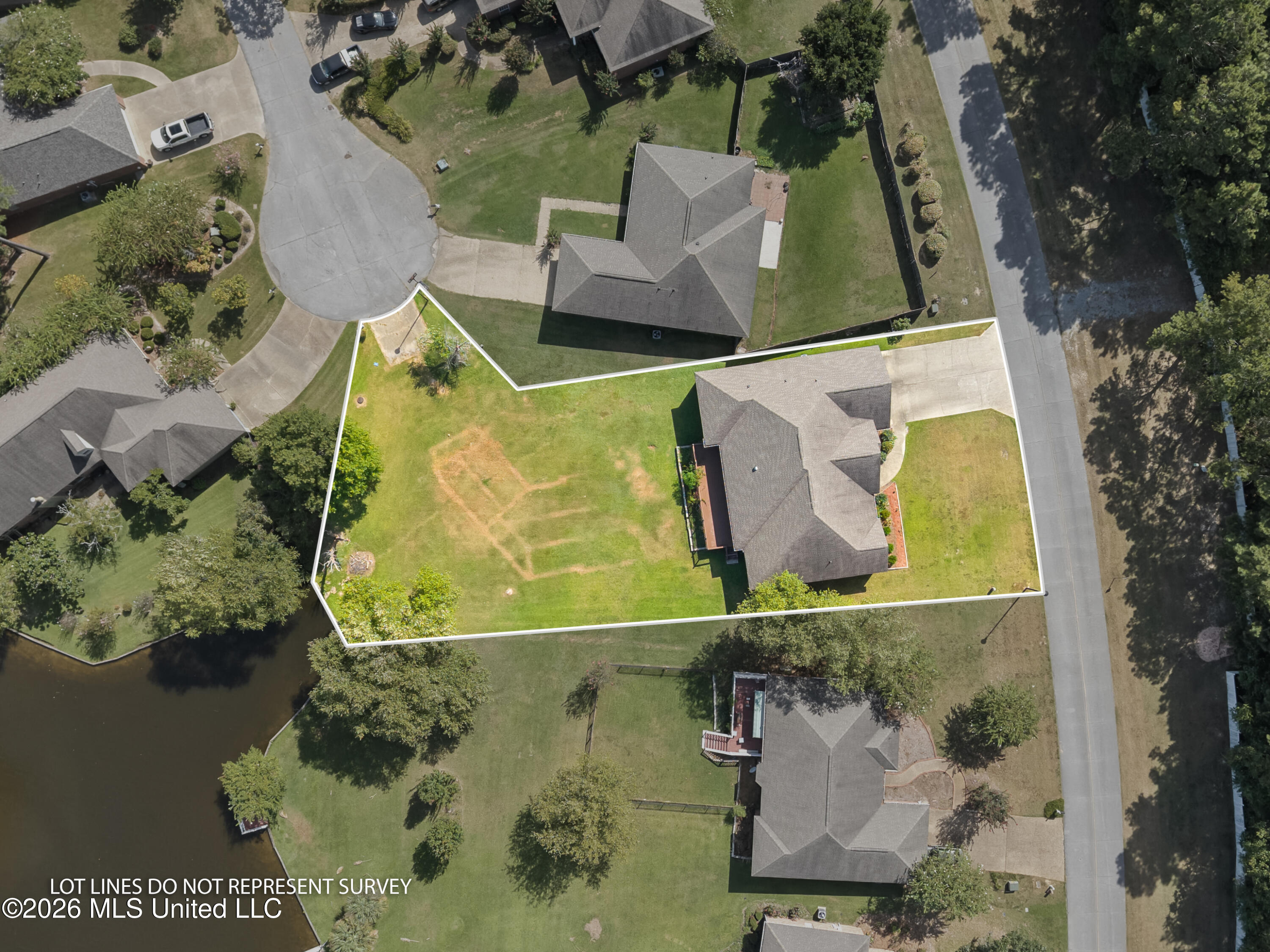 66 W Shore Drive Property Photo 3