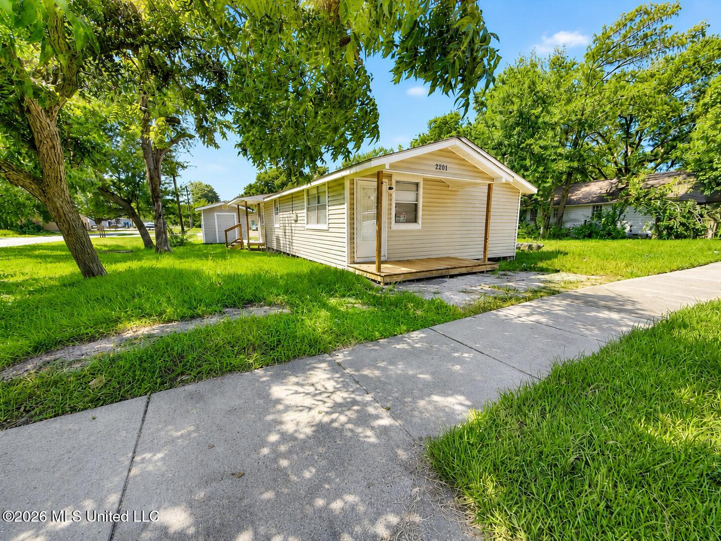 2201 30th Street Property Photo 2
