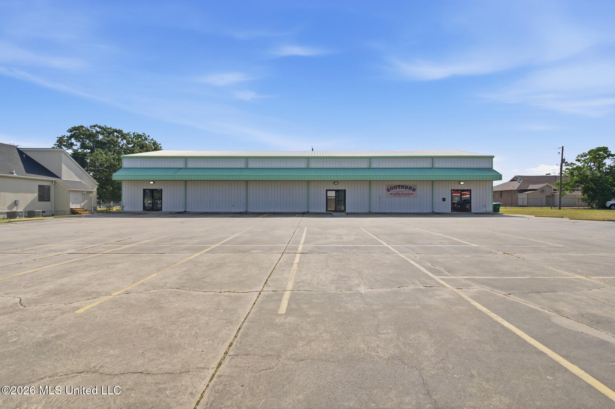 8 Professional Parkway Property Photo 1