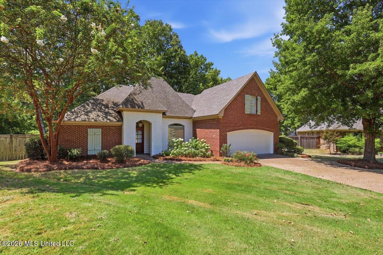 100 Savoy Park Property Photo 1