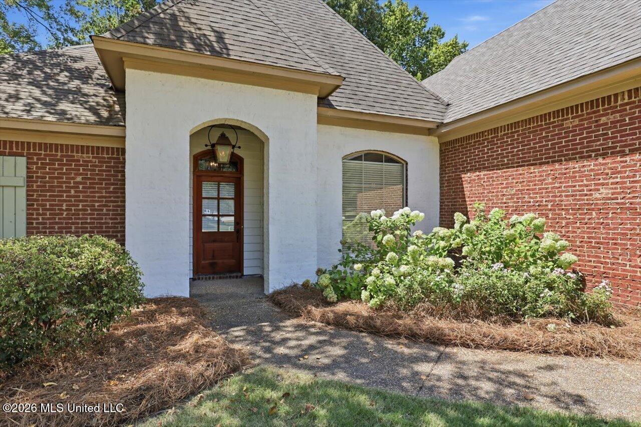 100 Savoy Park Property Photo 4