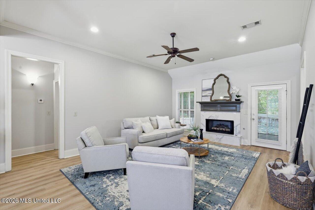 100 Savoy Park Property Photo 11