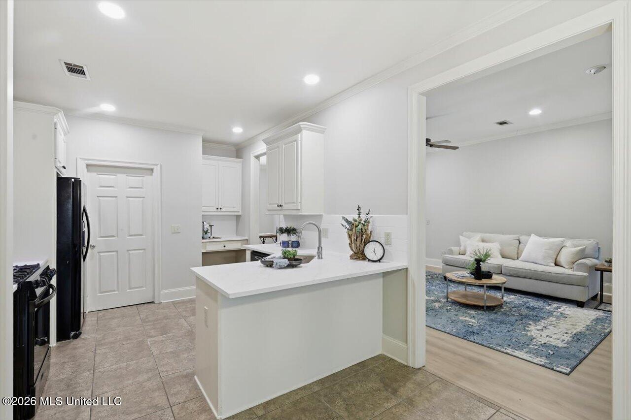 100 Savoy Park Property Photo 17