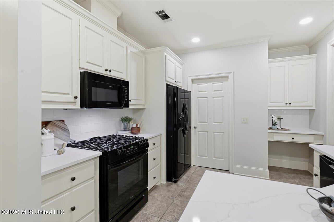 100 Savoy Park Property Photo 18
