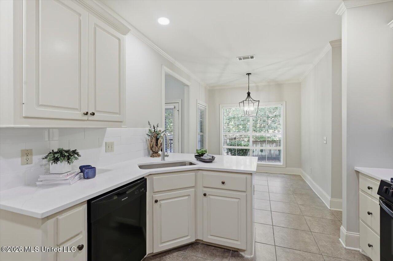 100 Savoy Park Property Photo 20