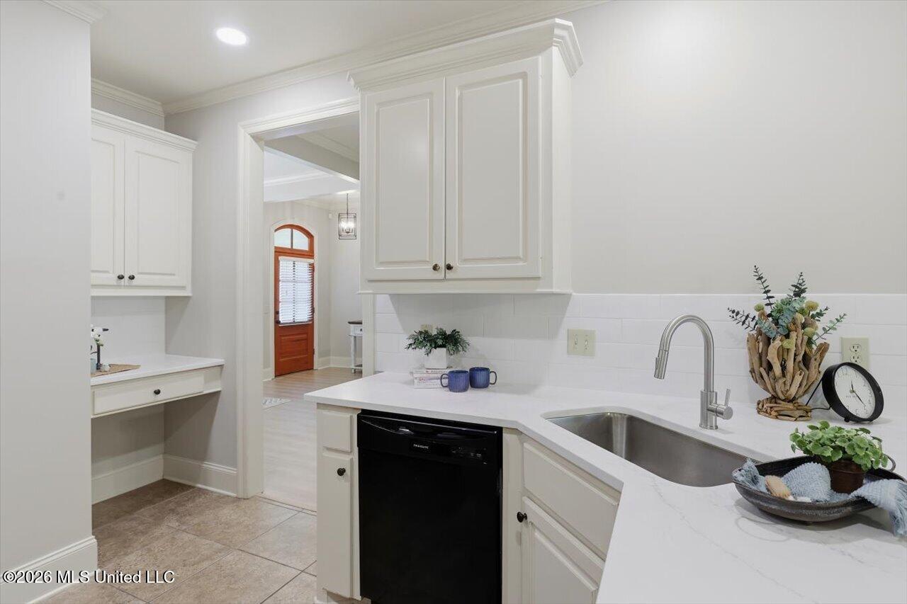 100 Savoy Park Property Photo 21