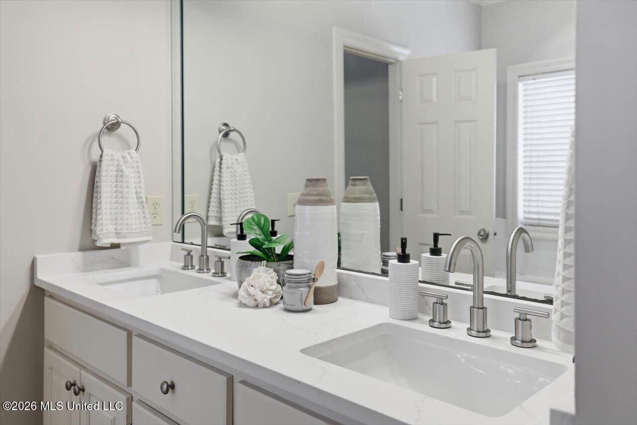100 Savoy Park Property Photo 28