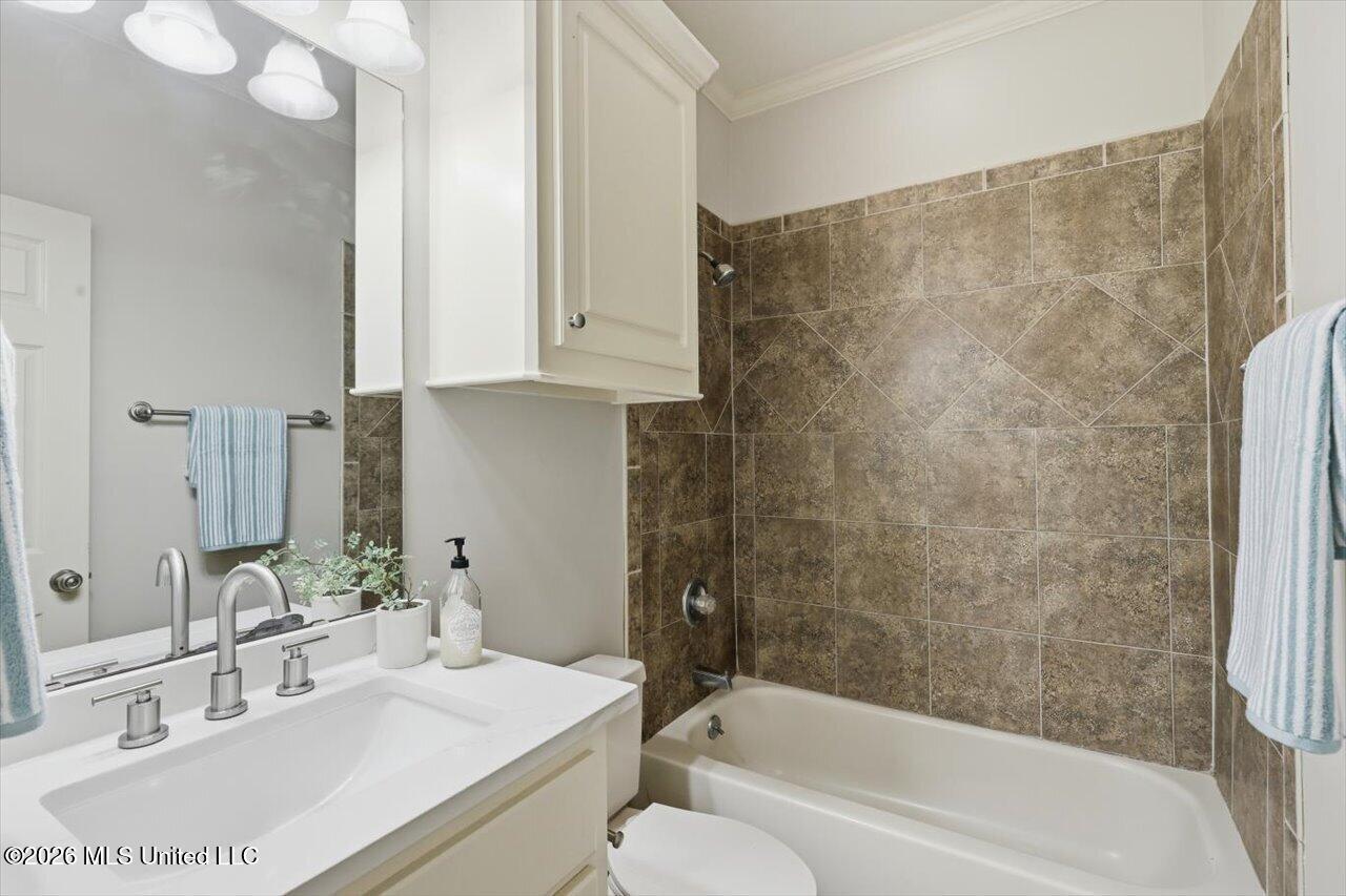 100 Savoy Park Property Photo 31