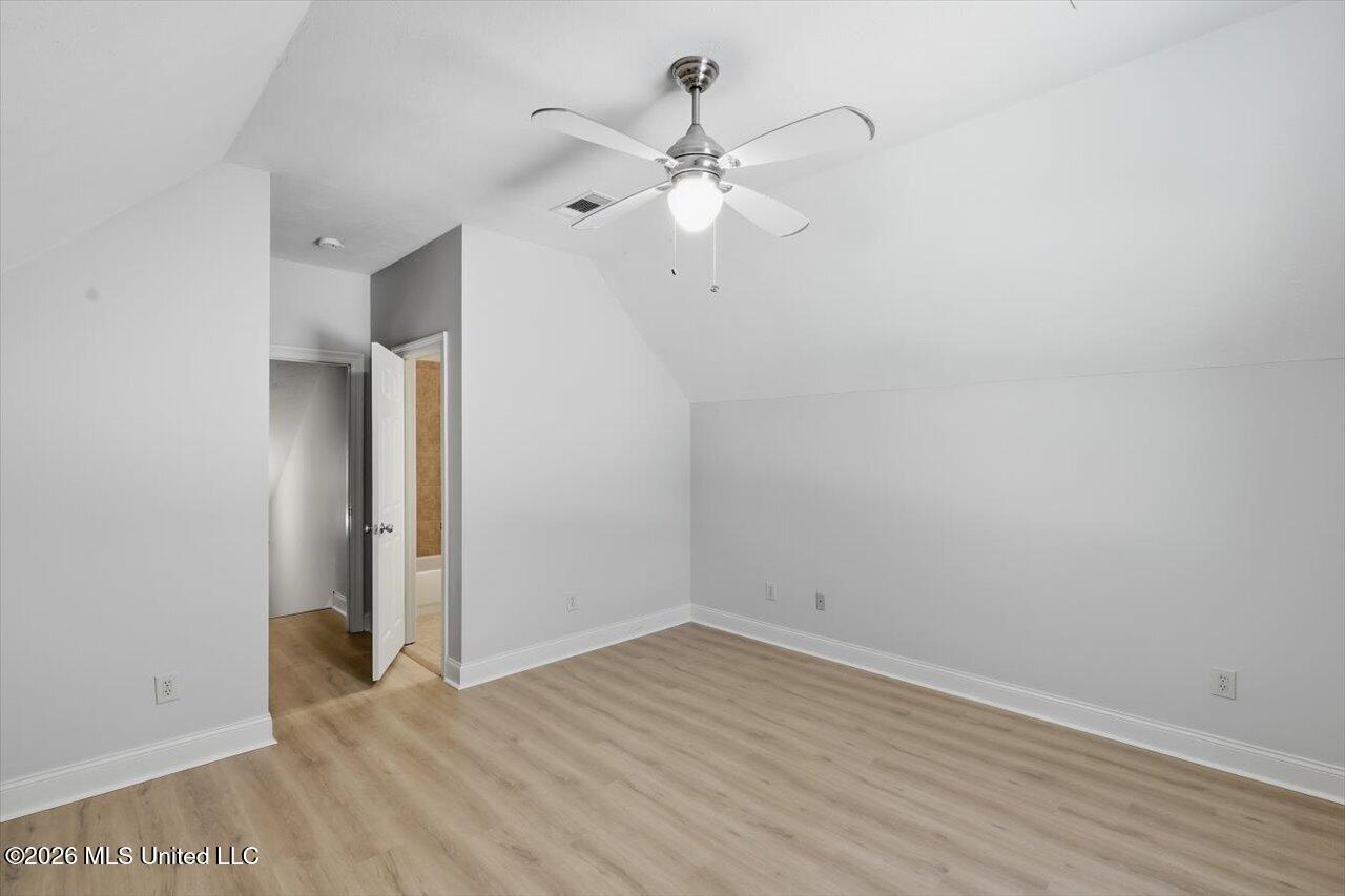 100 Savoy Park Property Photo 35