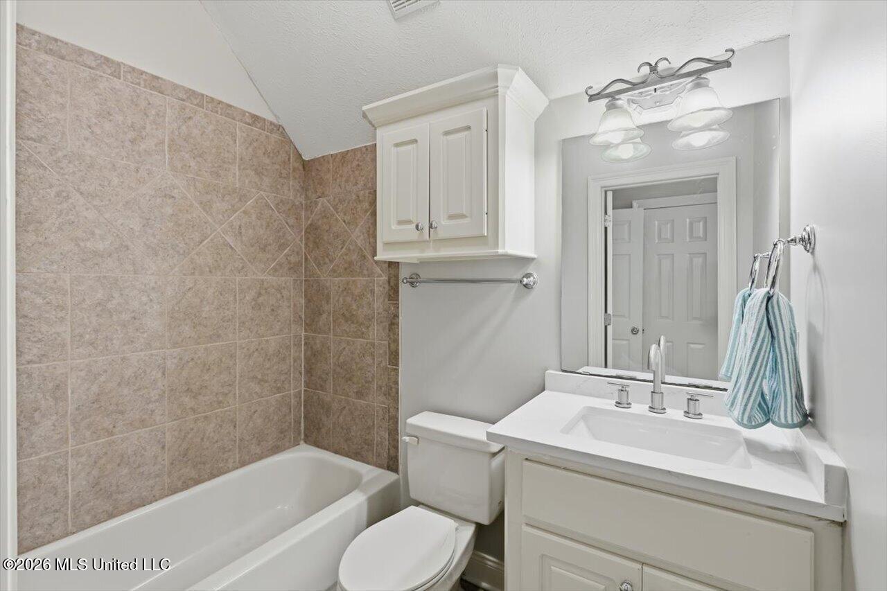 100 Savoy Park Property Photo 36