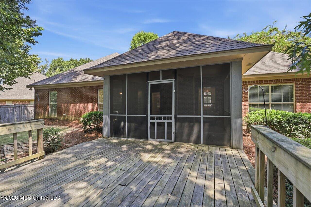100 Savoy Park Property Photo 38