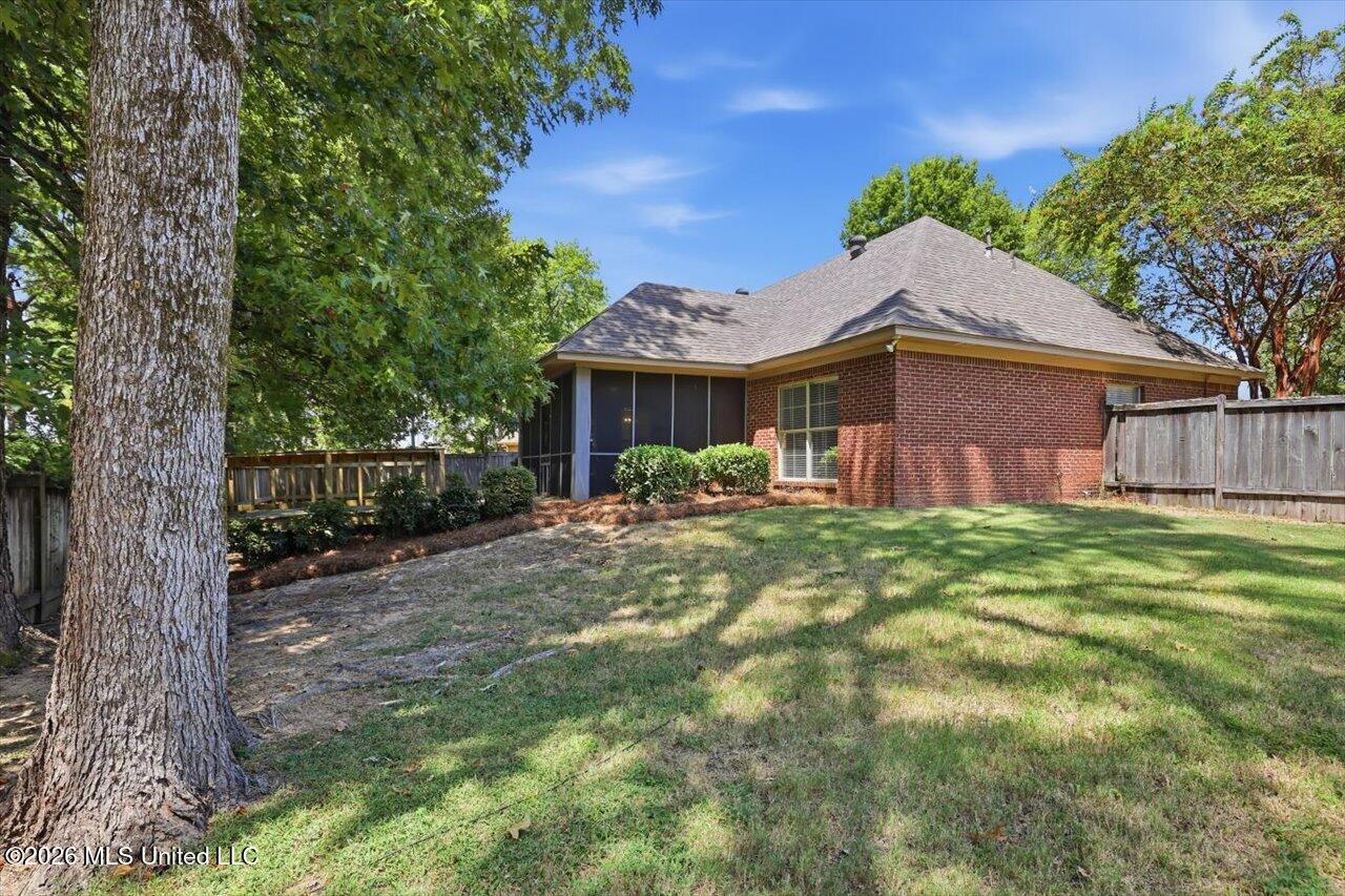 100 Savoy Park Property Photo 40