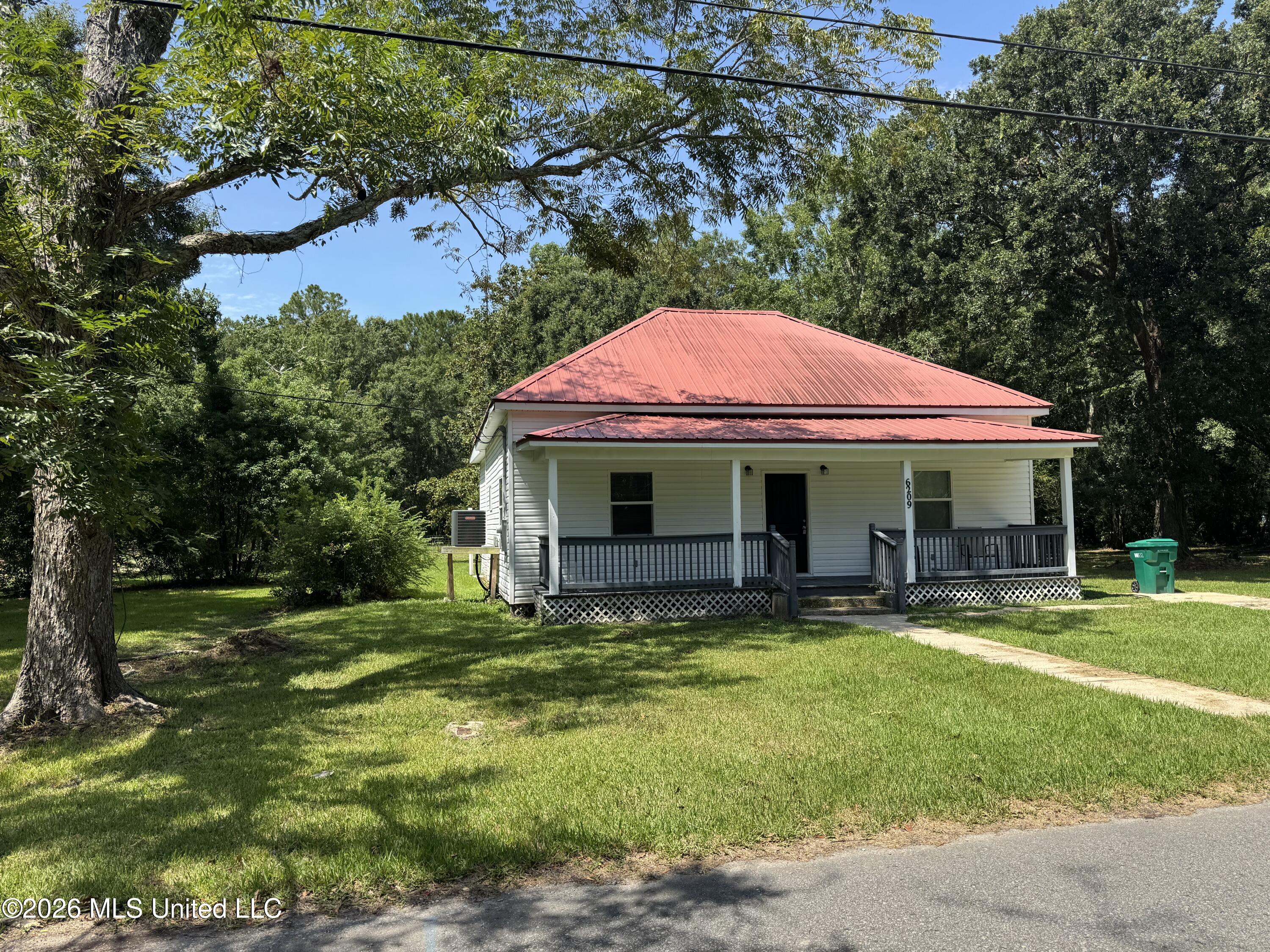 6209 Elder Ferry Road Property Photo 2