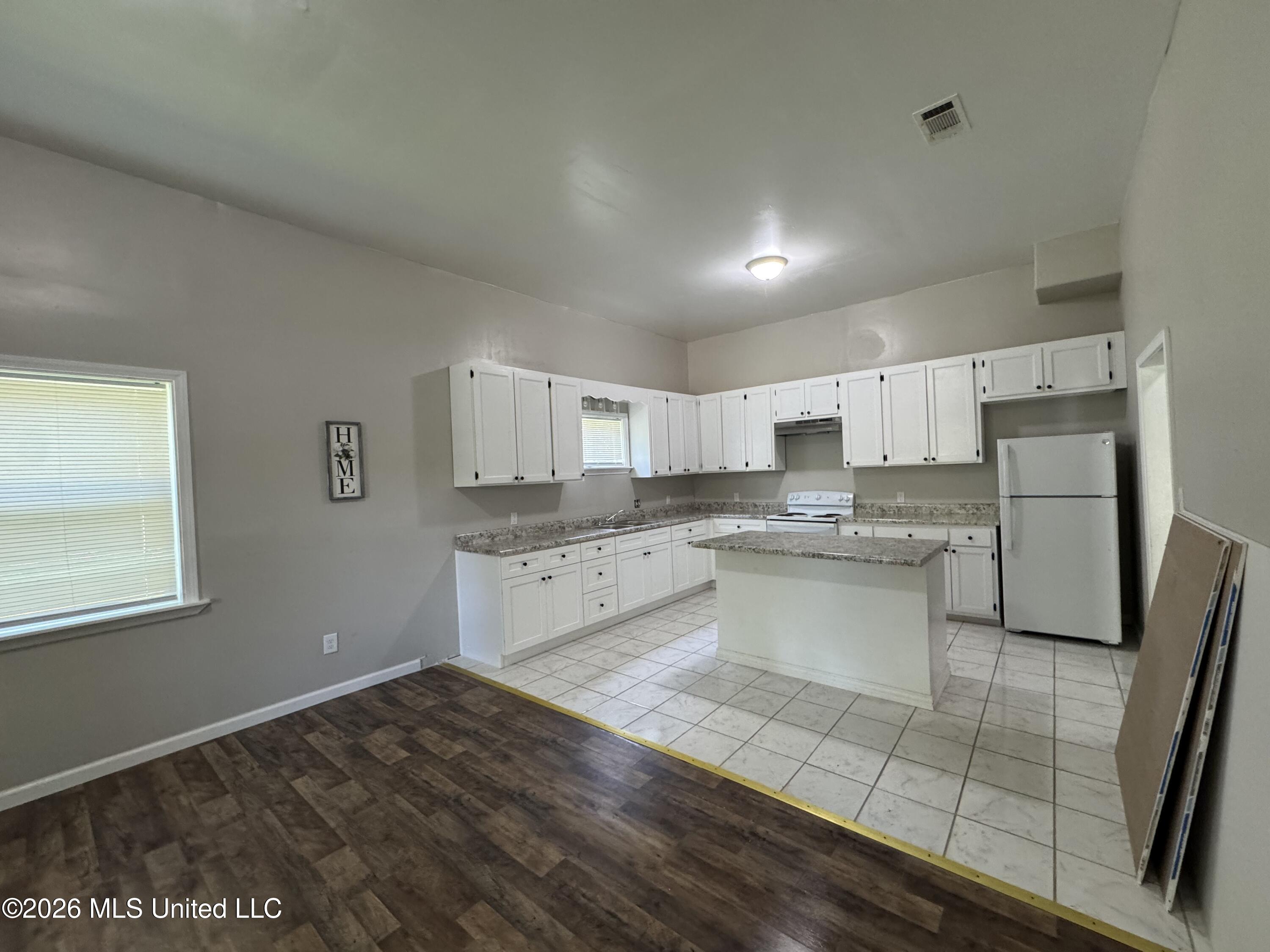 6209 Elder Ferry Road Property Photo 5