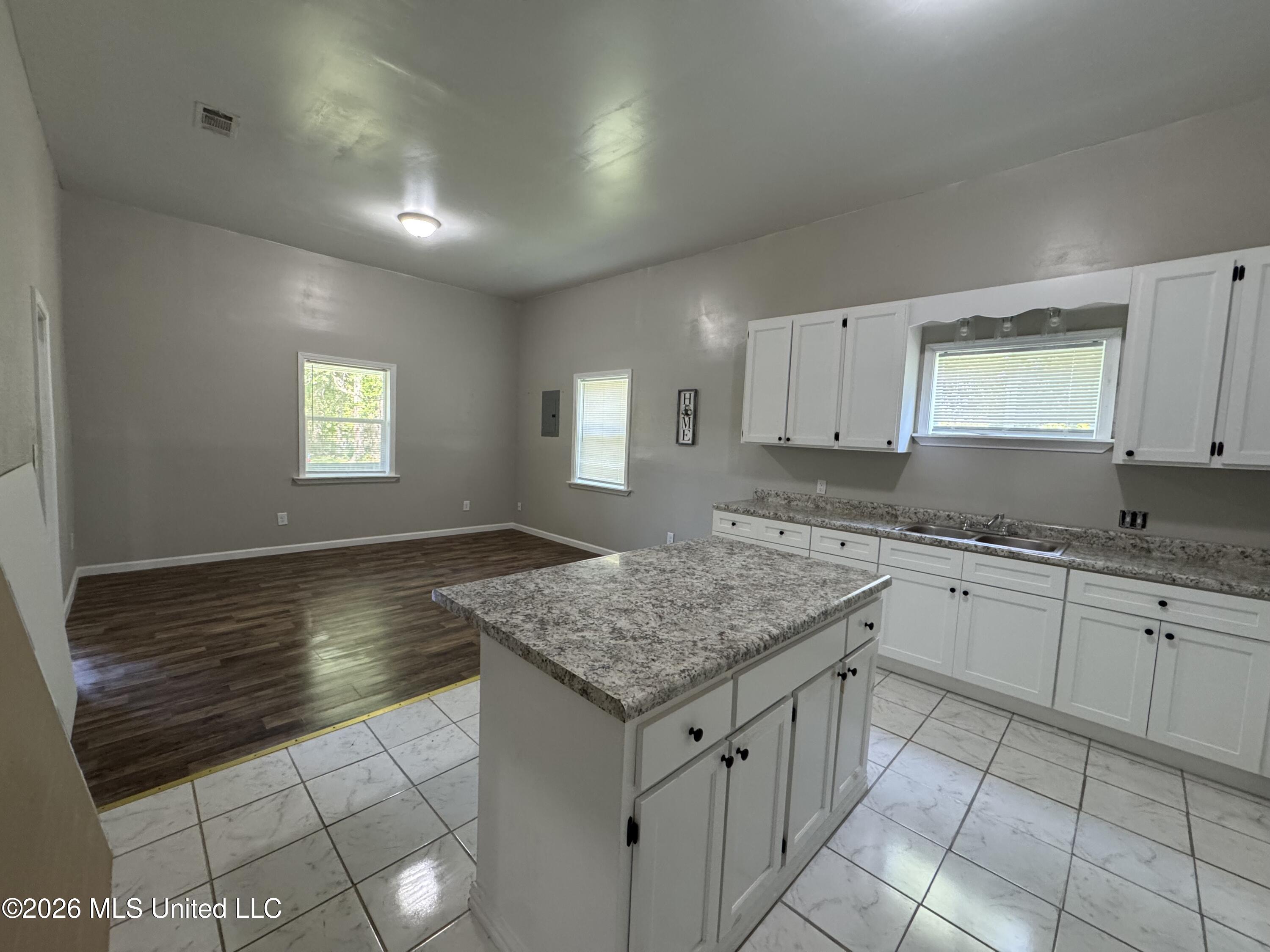 6209 Elder Ferry Road Property Photo 7
