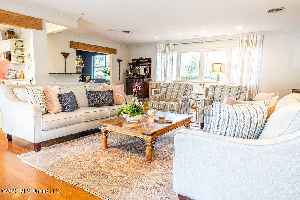 3800 Redbud Road Property Photo 8