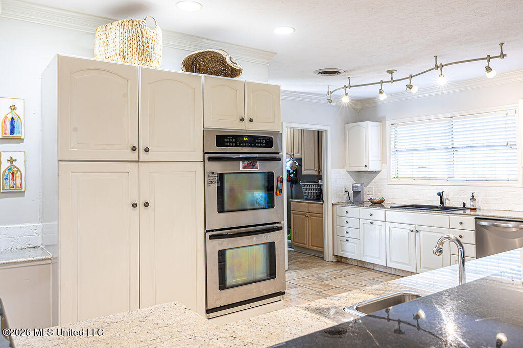 3800 Redbud Road Property Photo 26