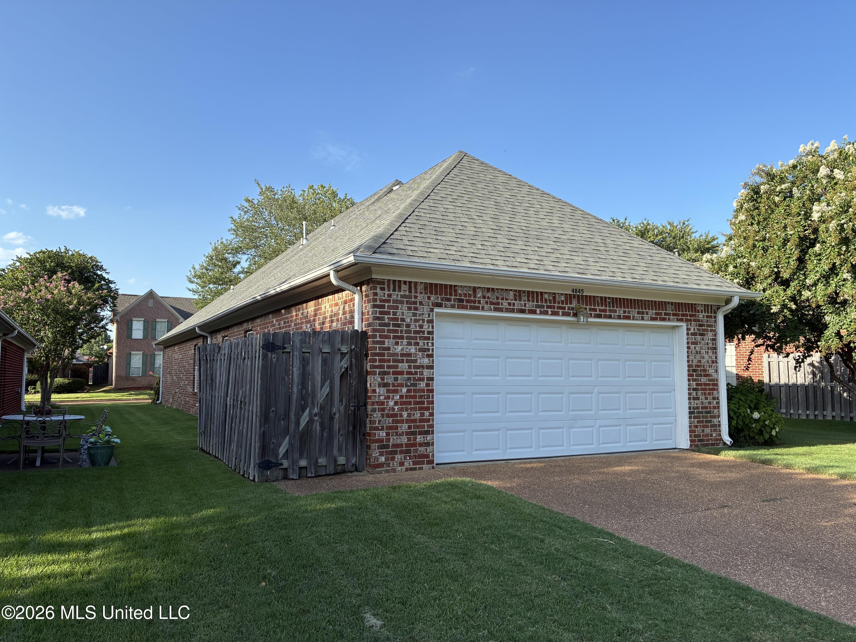 4845 Stone Cross Drive Property Photo 2