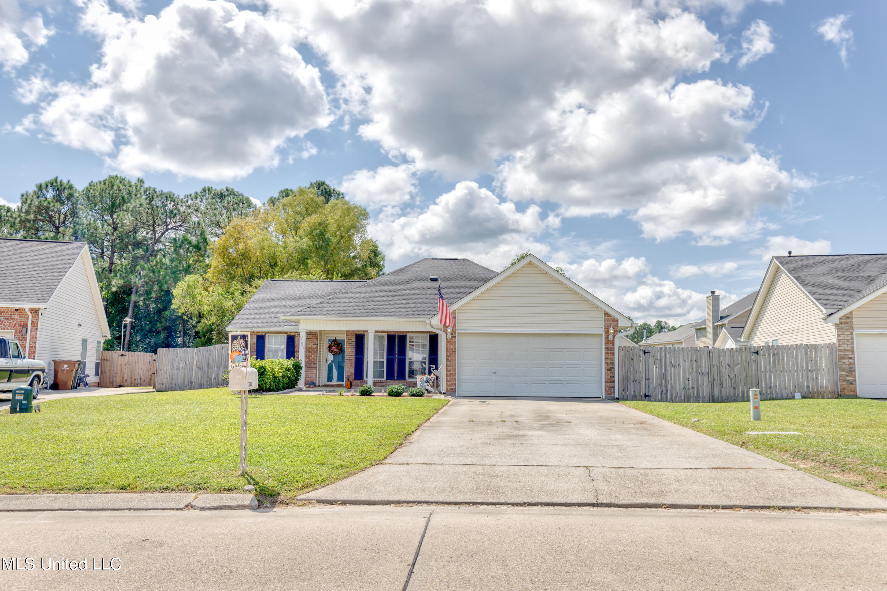 18037 Cypress Pointe Drive Property Photo 2
