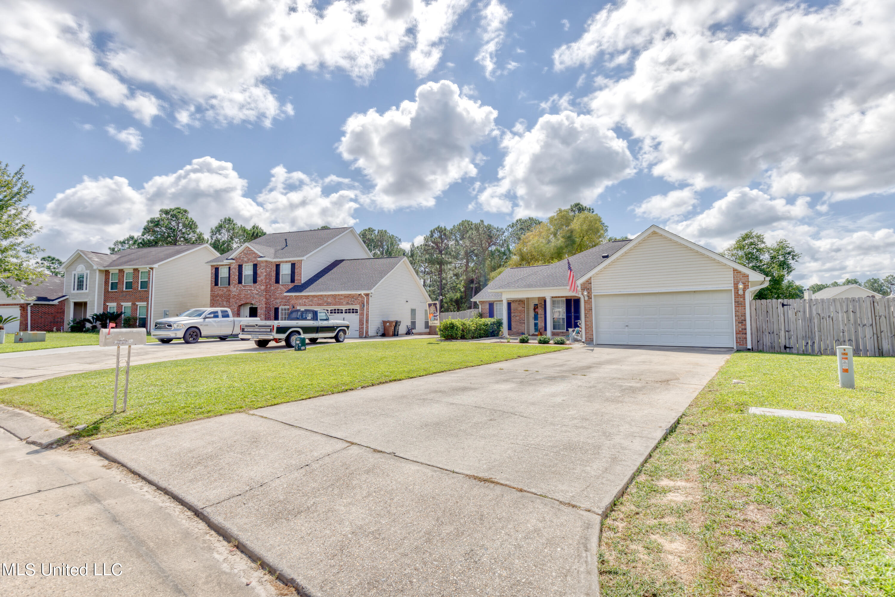 18037 Cypress Pointe Drive Property Photo 3
