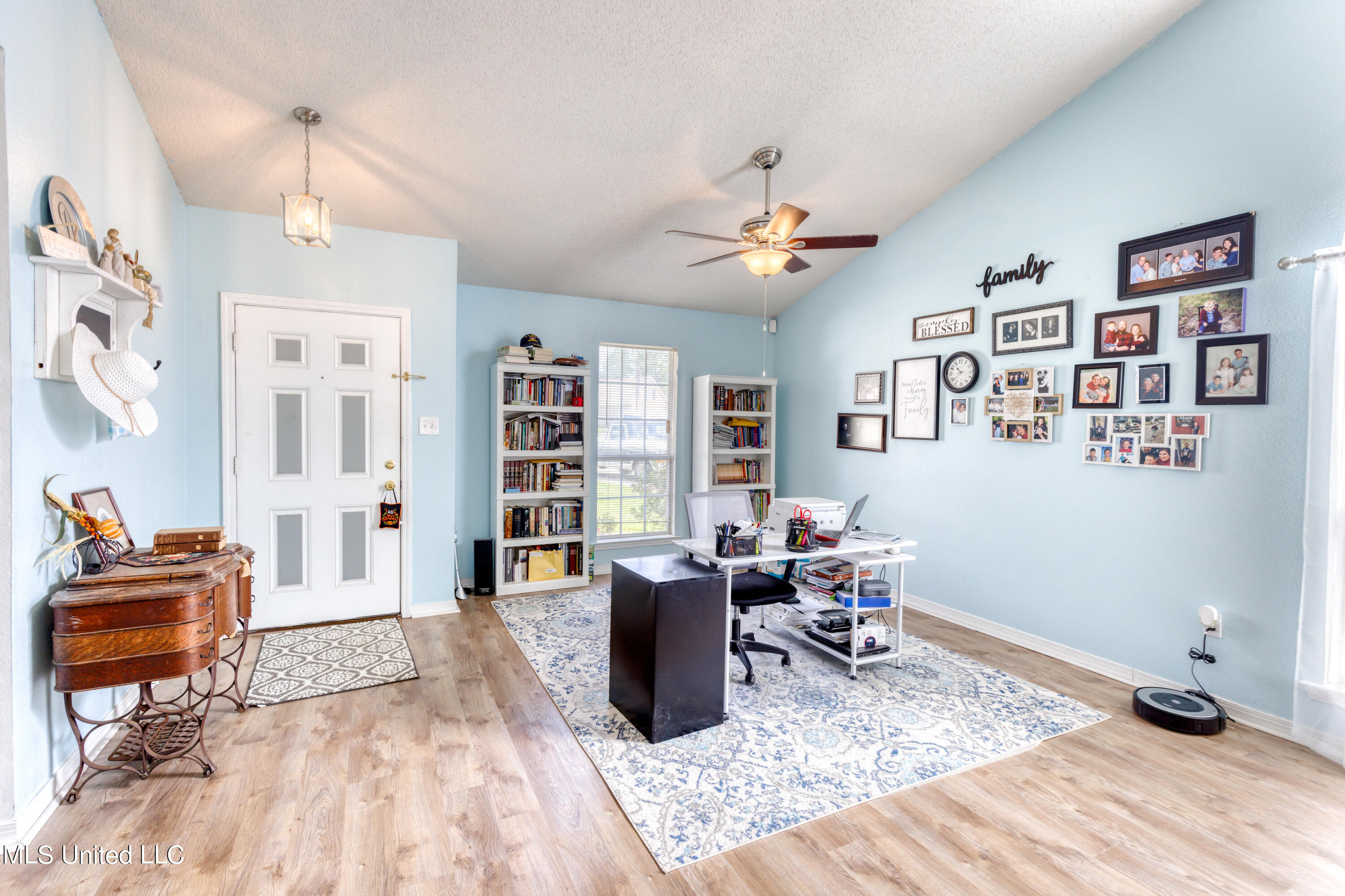 18037 Cypress Pointe Drive Property Photo 4