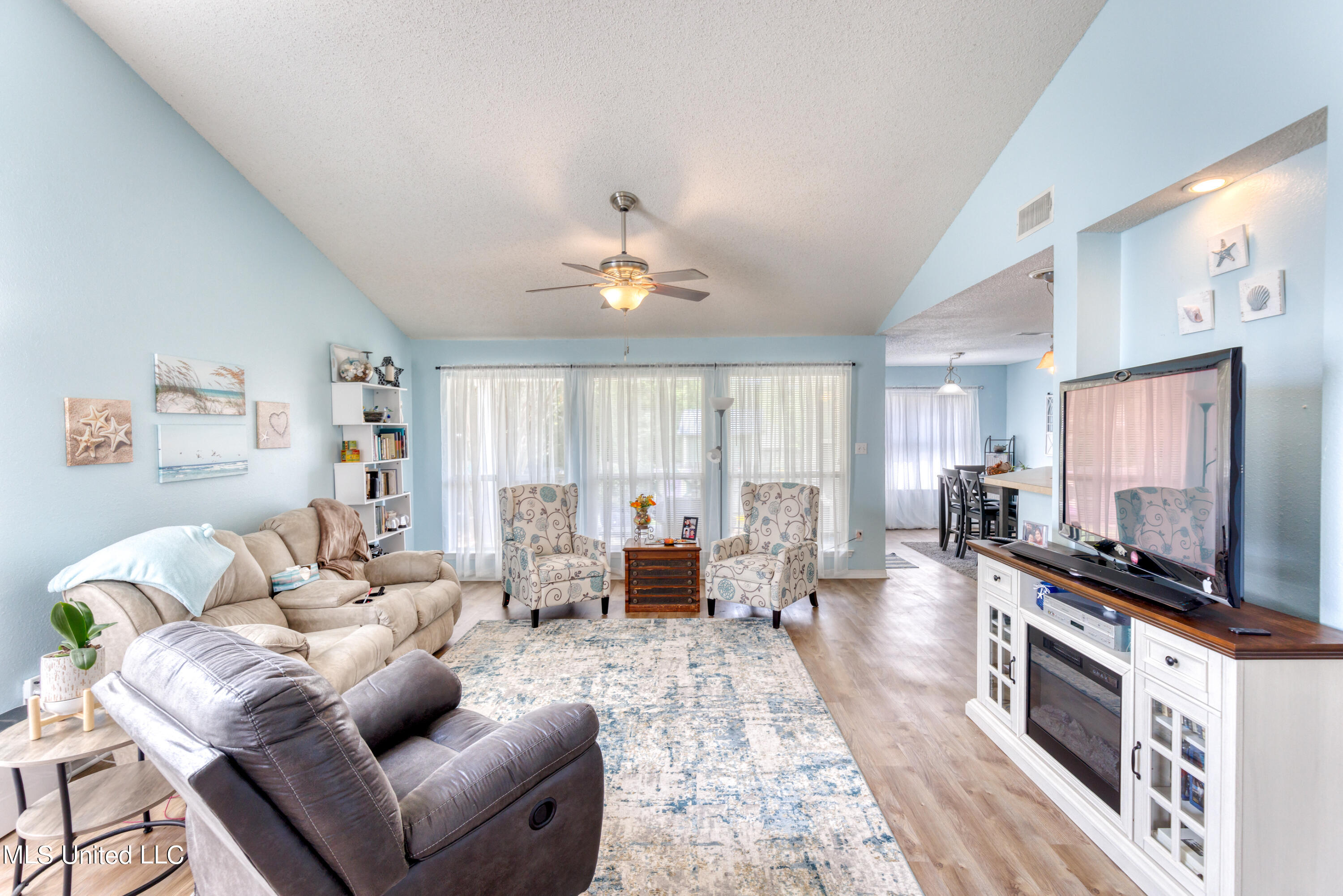 18037 Cypress Pointe Drive Property Photo 6