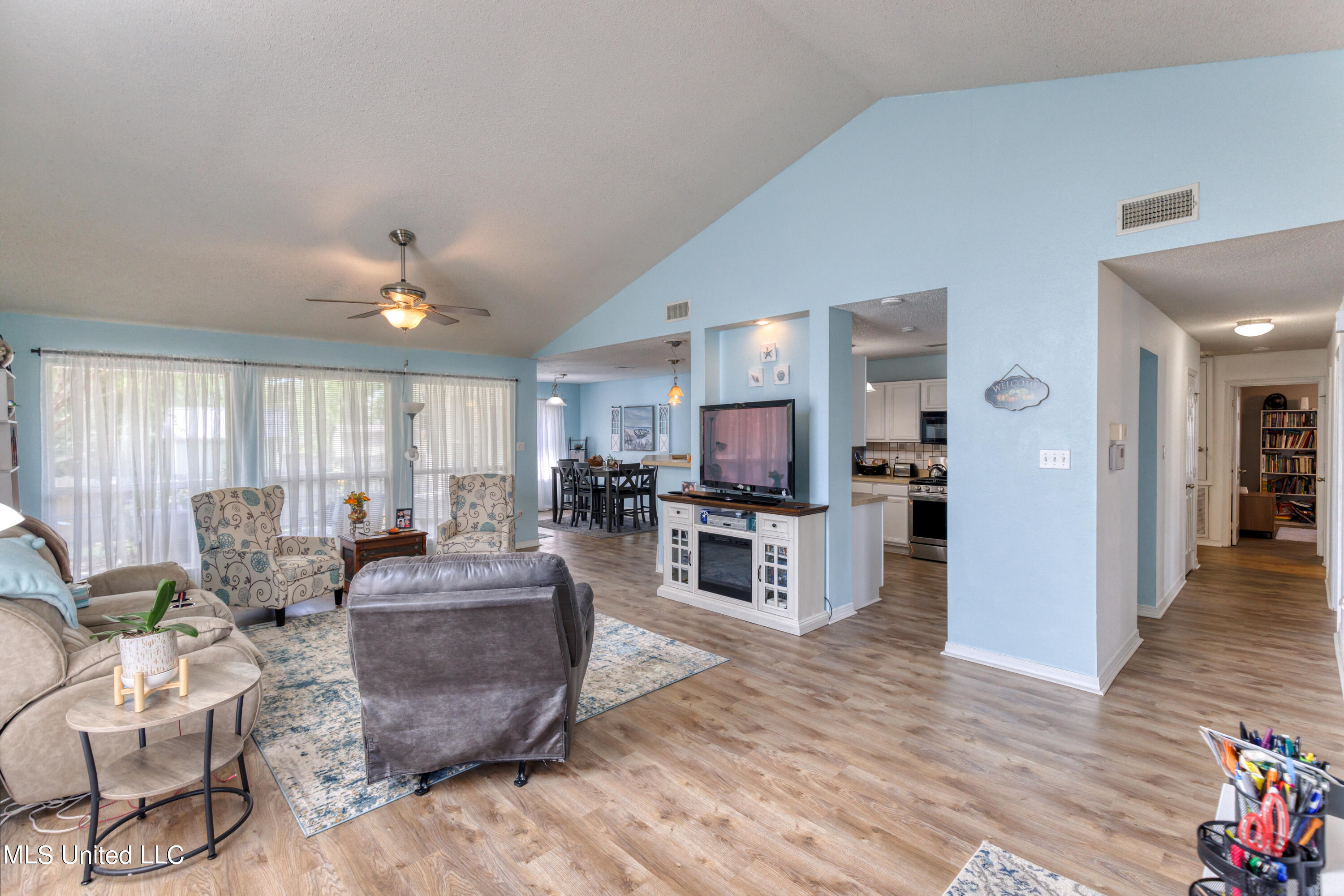 18037 Cypress Pointe Drive Property Photo 7
