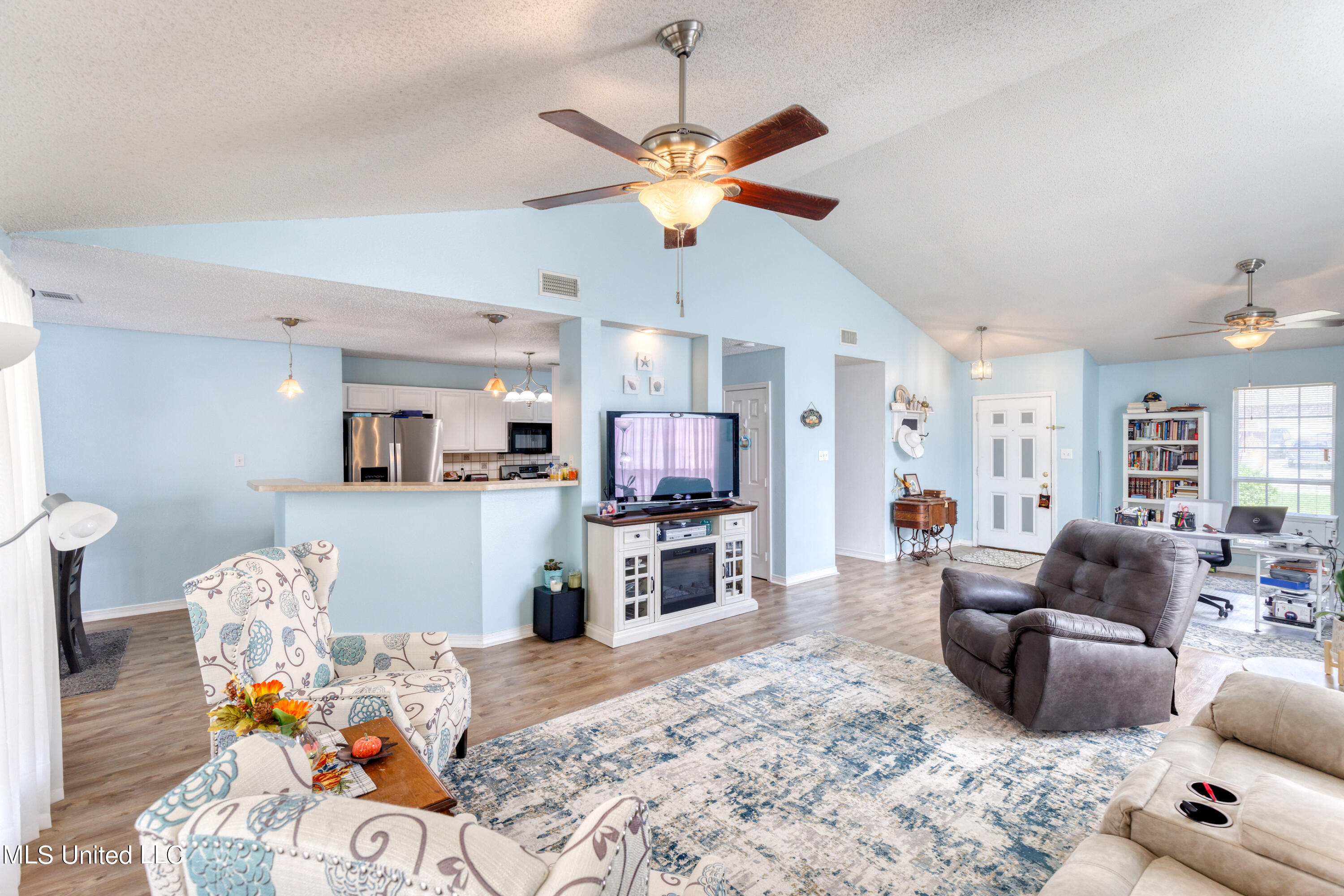 18037 Cypress Pointe Drive Property Photo 8