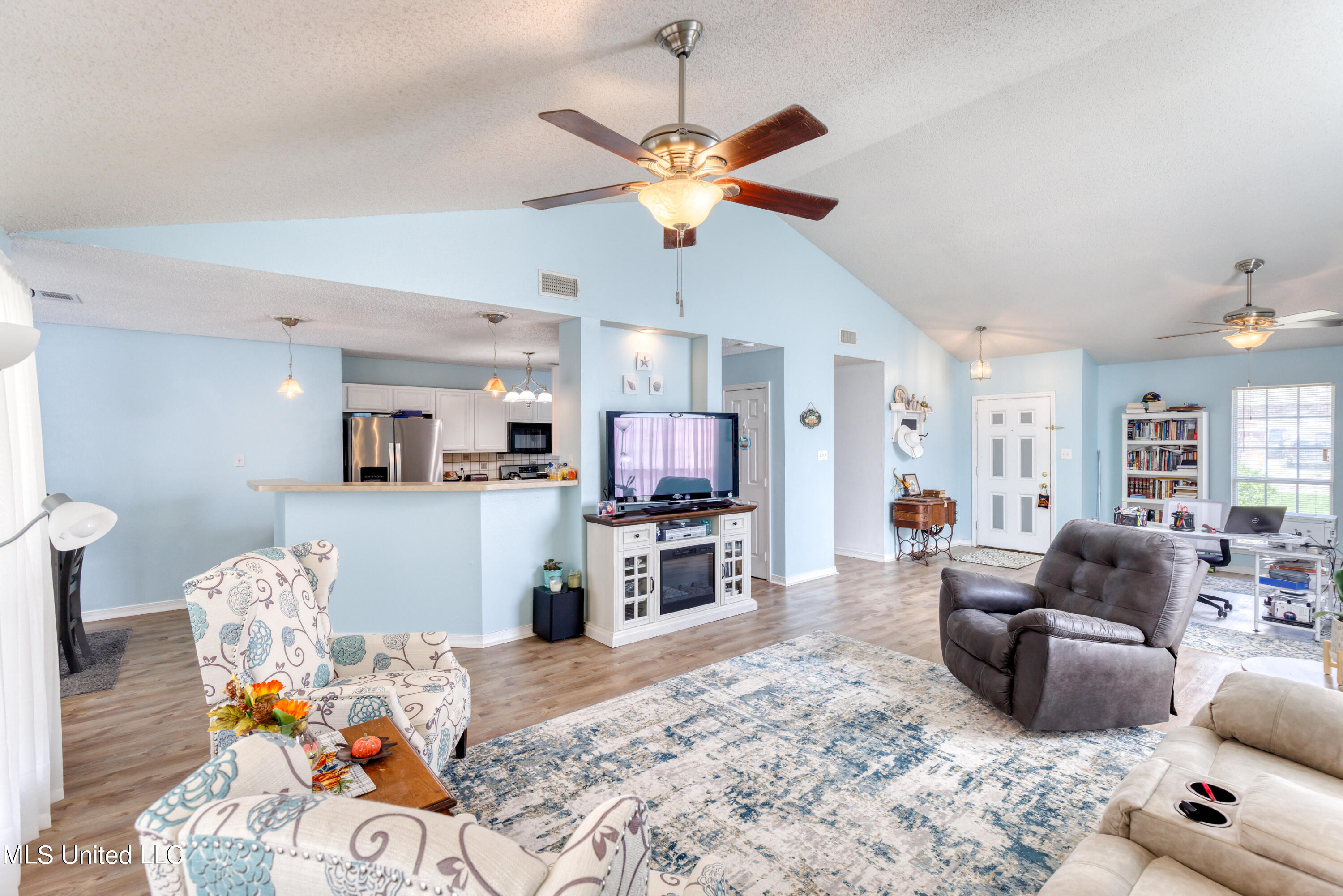 18037 Cypress Pointe Drive Property Photo 9