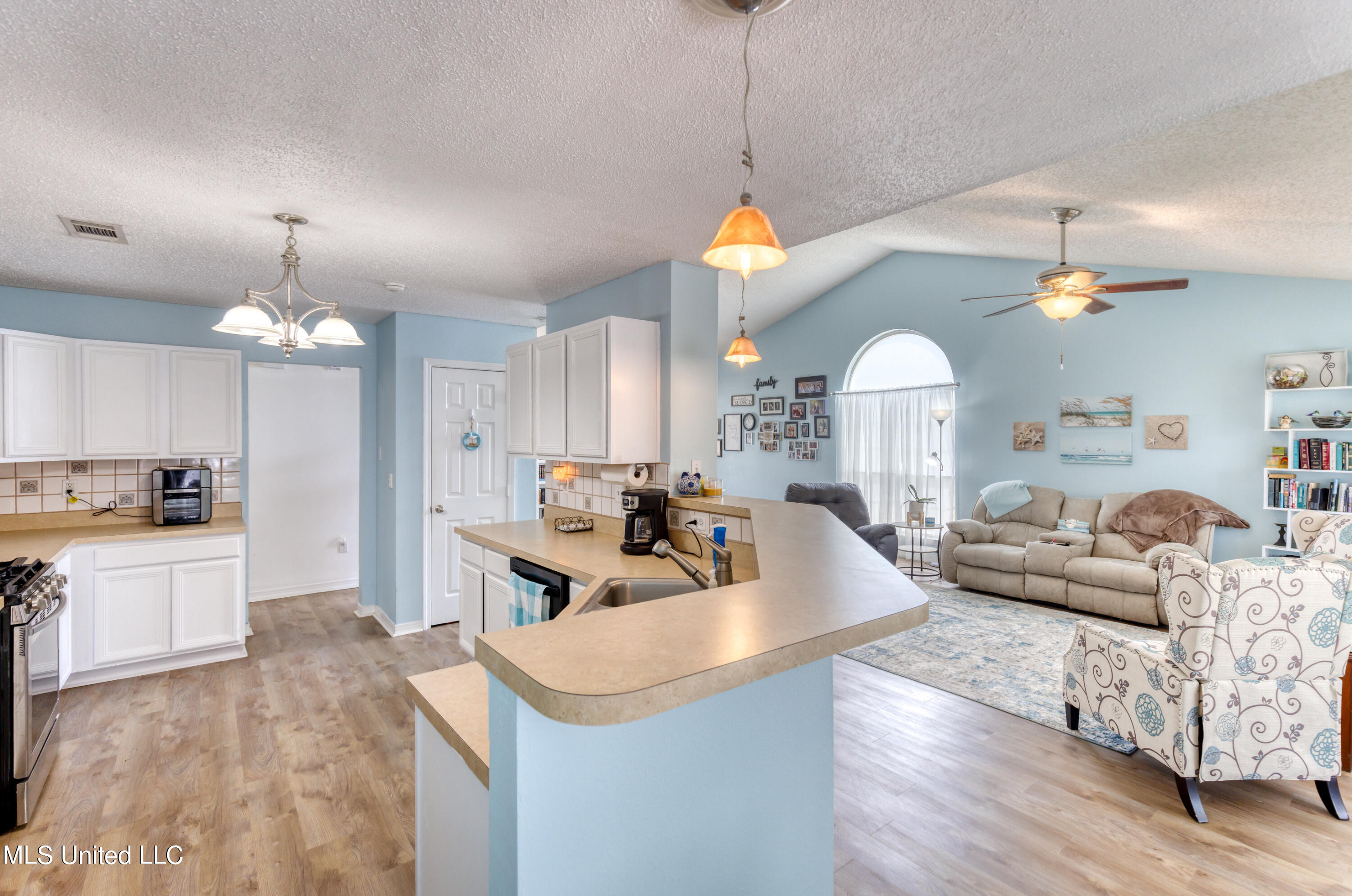 18037 Cypress Pointe Drive Property Photo 10