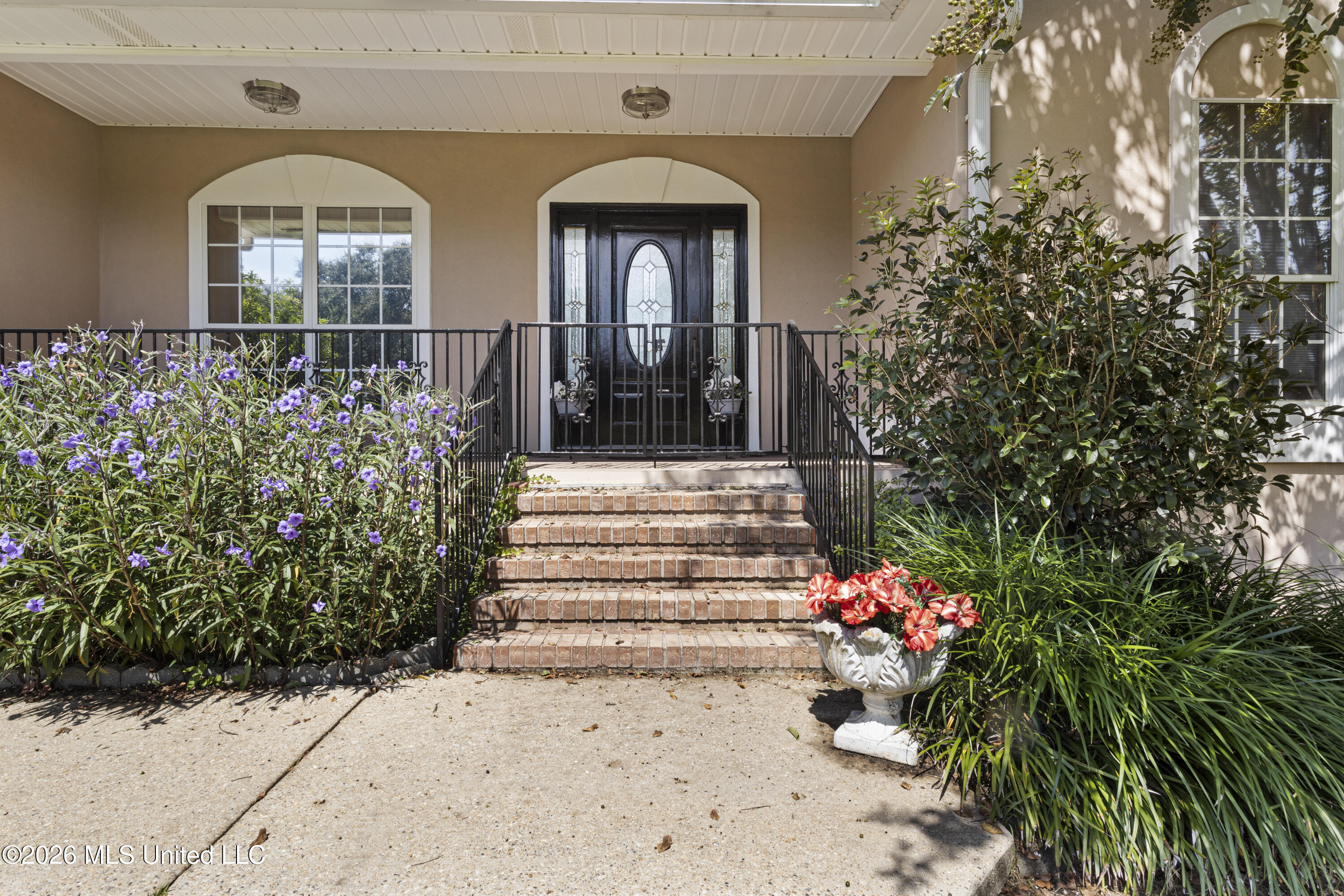 17433 Dogwood Hills Drive Property Photo 4
