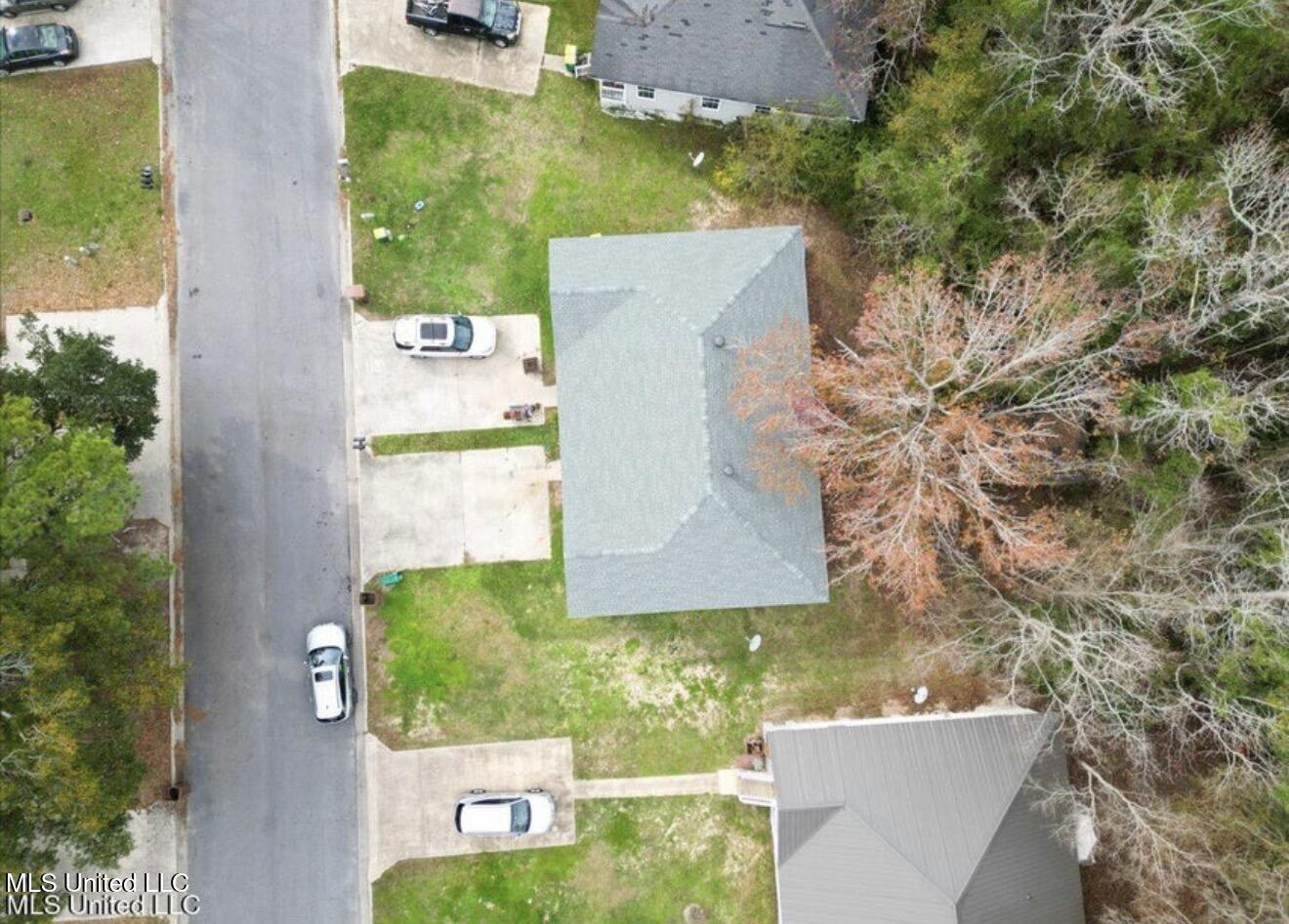 20017 Sunshine Drive Property Photo 2