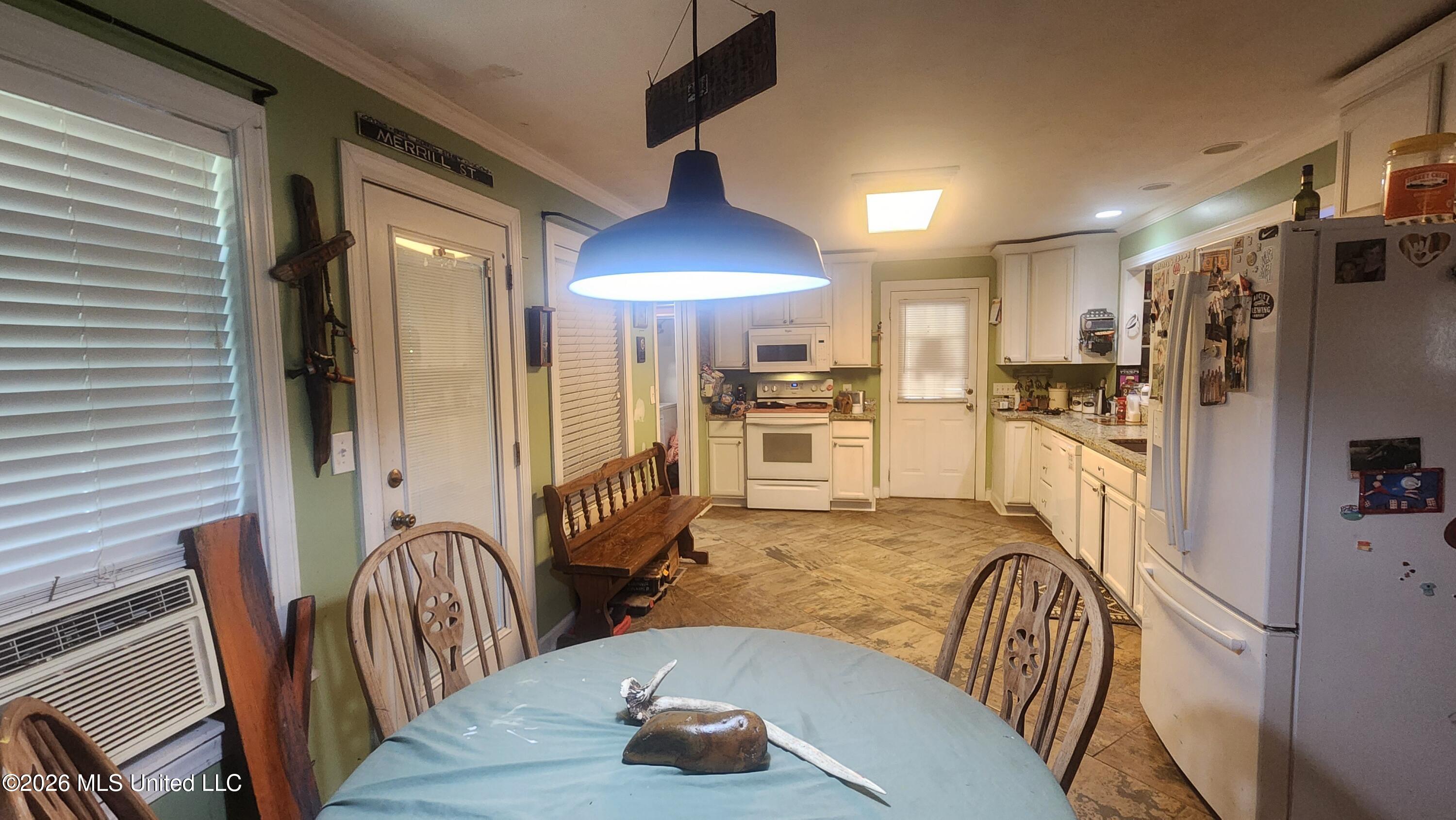 1709 Merrill Street Property Photo 2