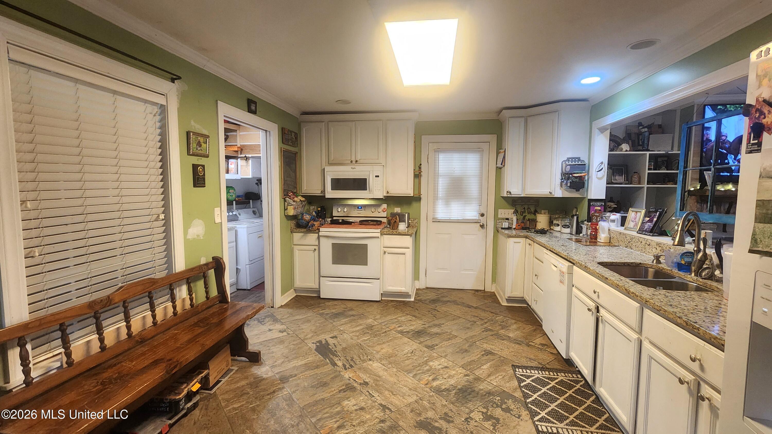 1709 Merrill Street Property Photo 4