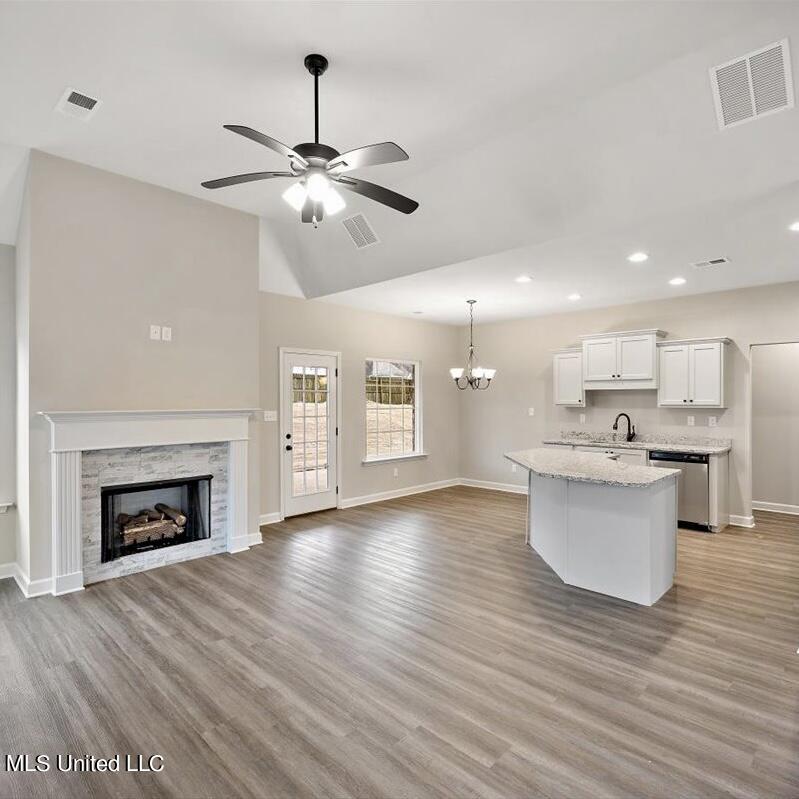 2113 Metcalf Way Property Photo 8