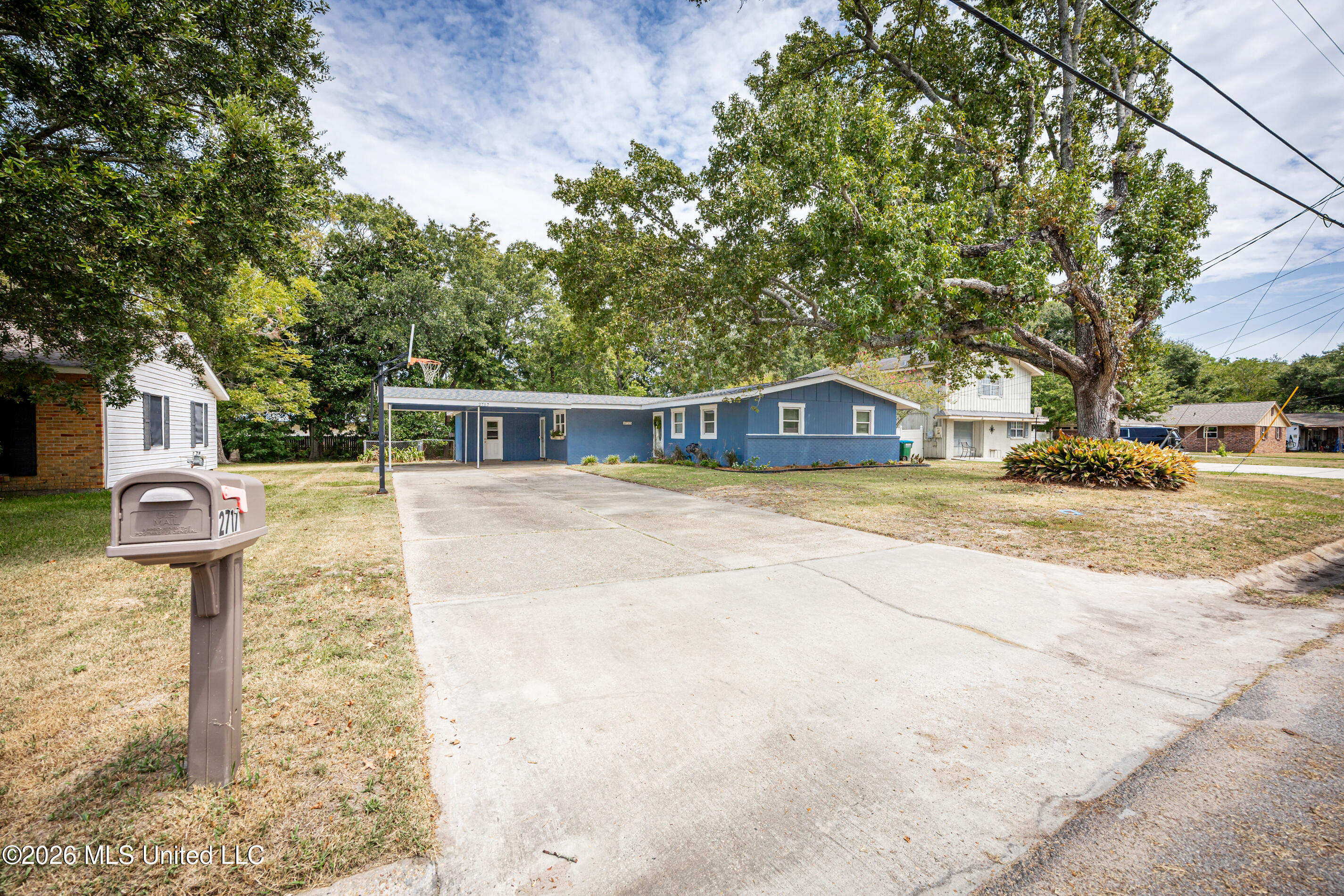 2717 Pinewood Avenue Property Photo 3