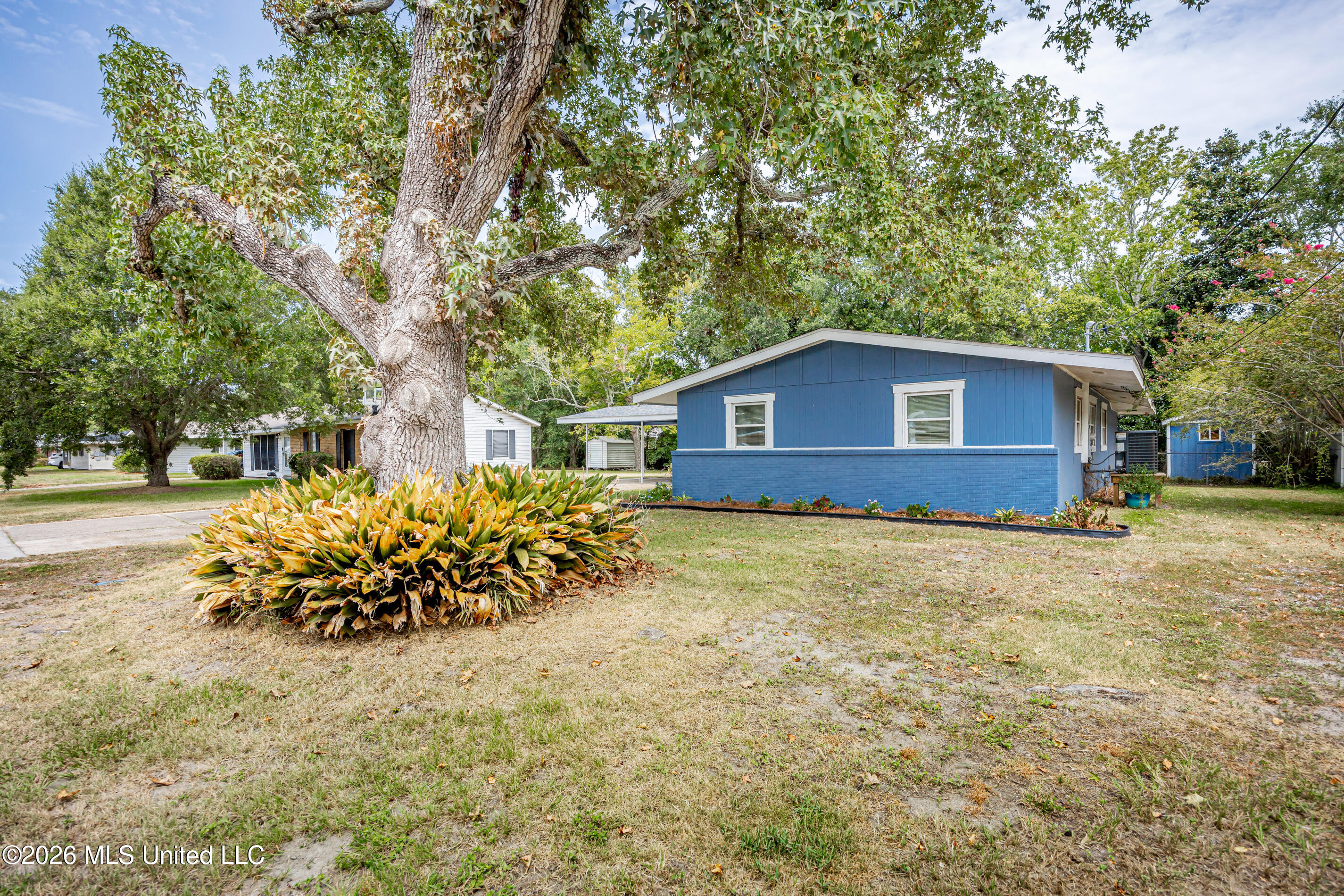 2717 Pinewood Avenue Property Photo 4